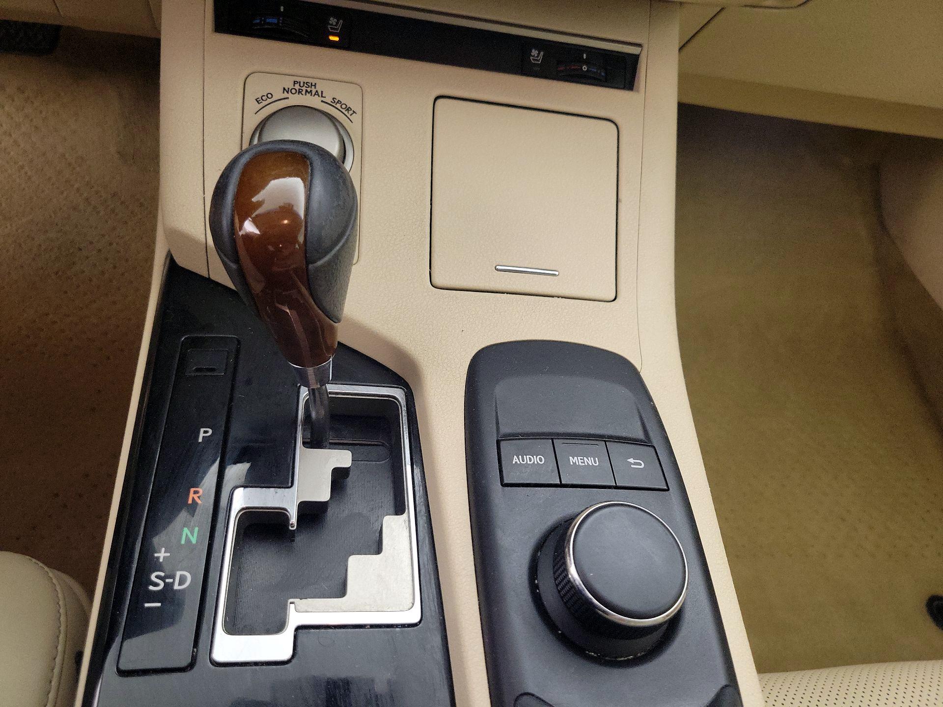 Thumbnail: 2014 Lexus ES - 17