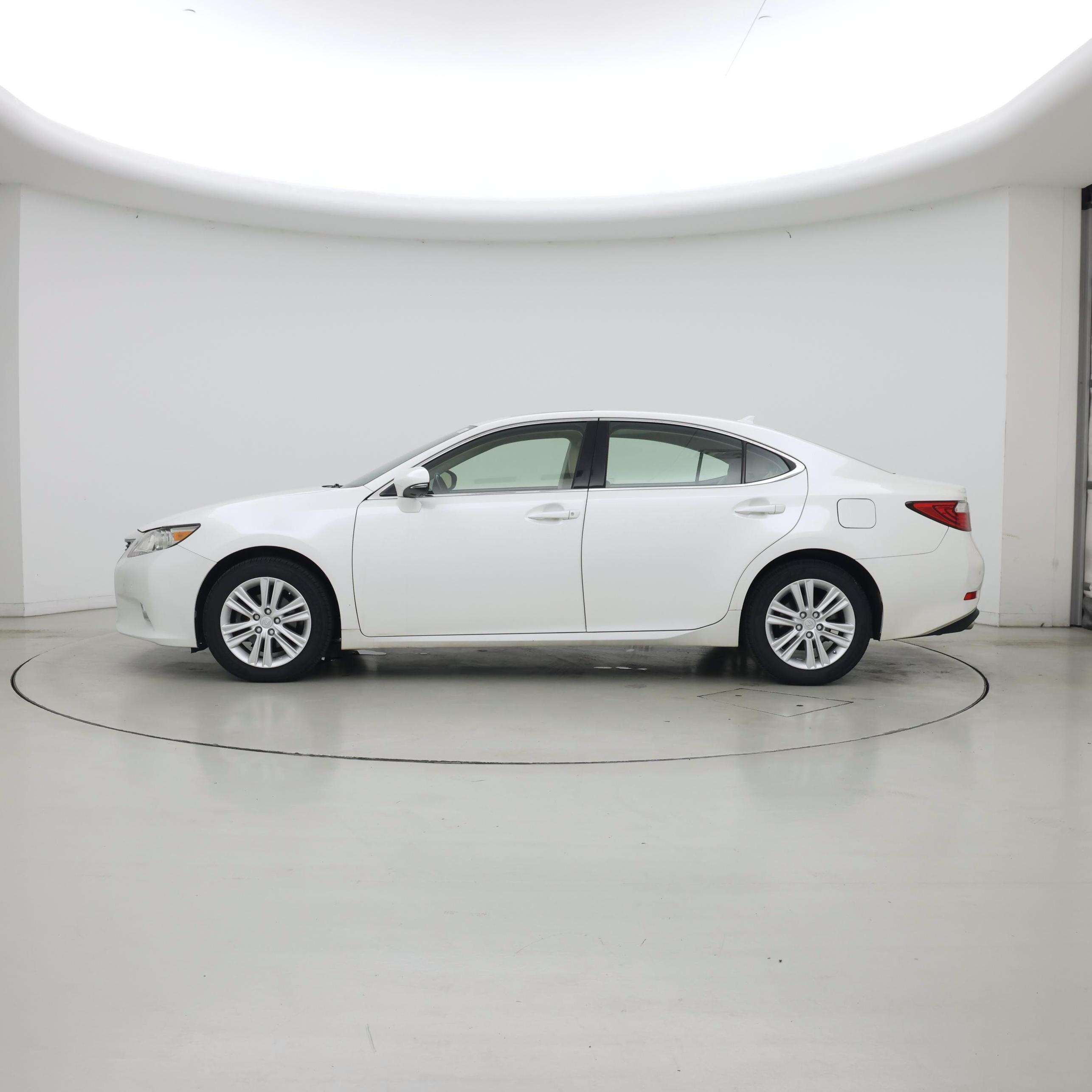 Thumbnail: 2014 Lexus ES - 3