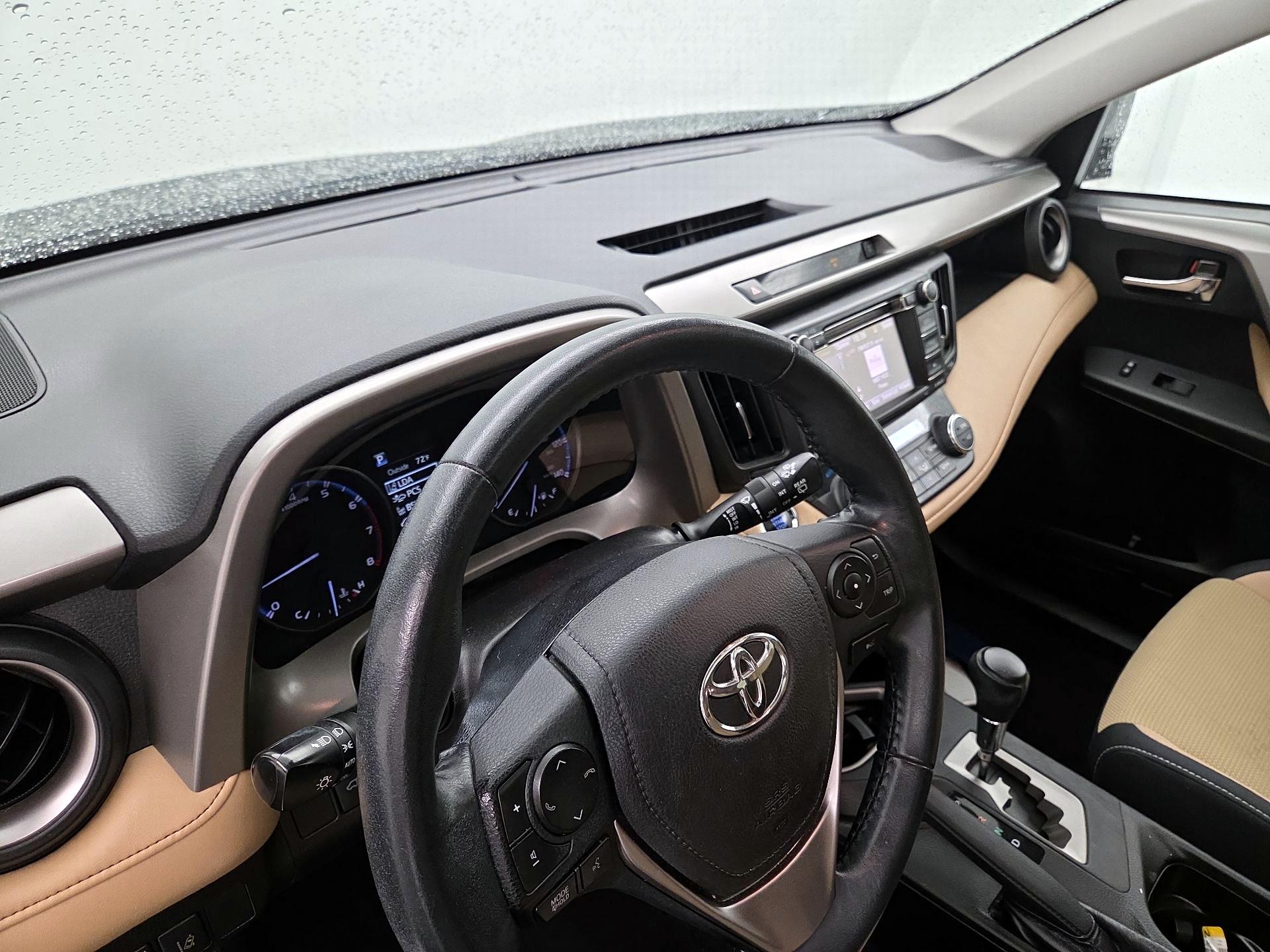 Thumbnail: 2018 Toyota RAV4 - 9