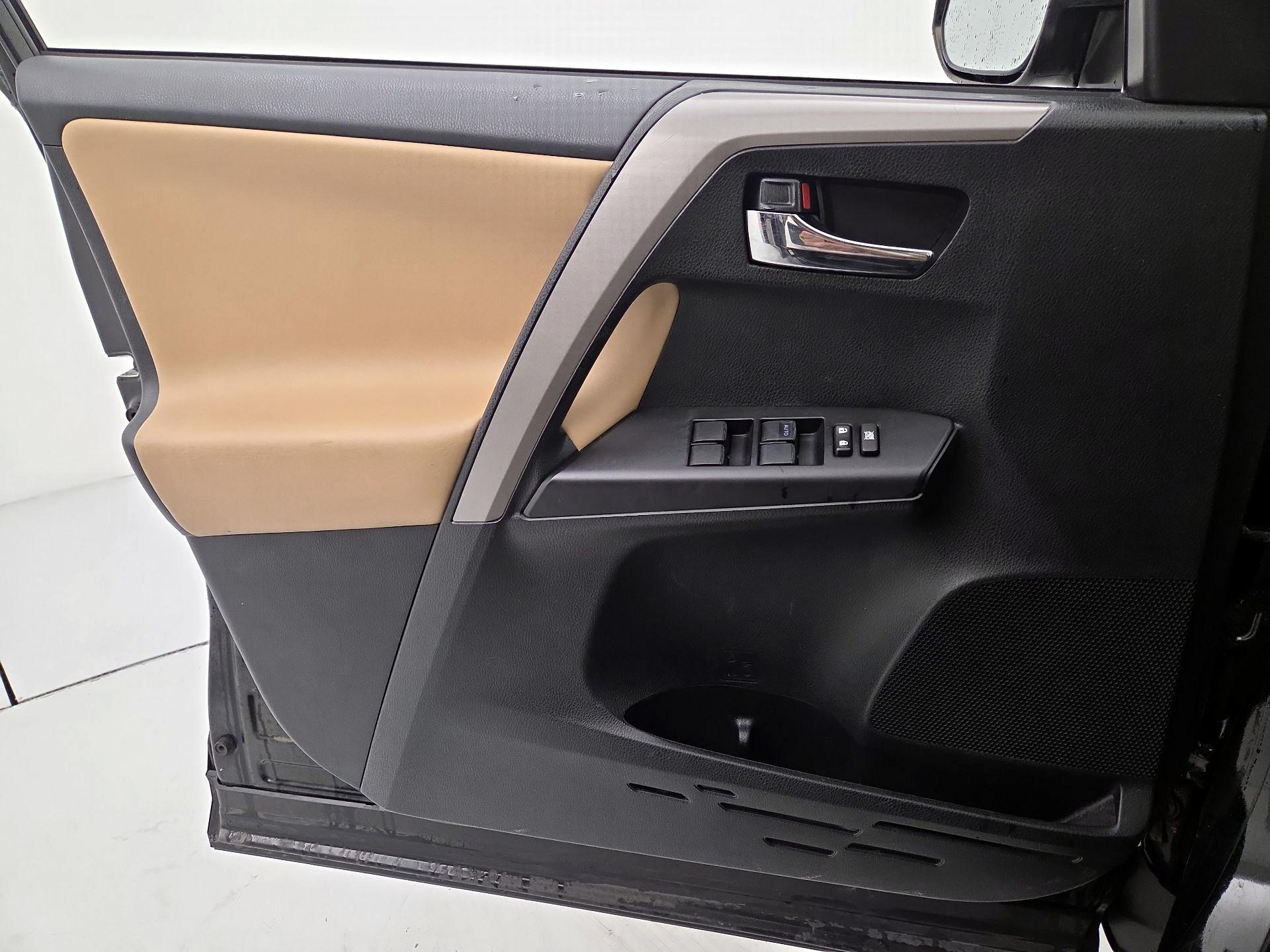 Thumbnail: 2018 Toyota RAV4 - 12