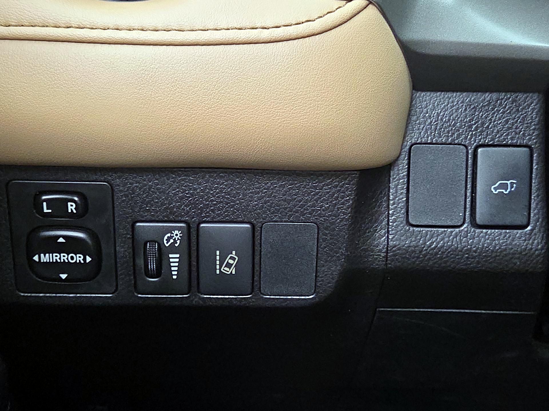 Thumbnail: 2018 Toyota RAV4 - 13