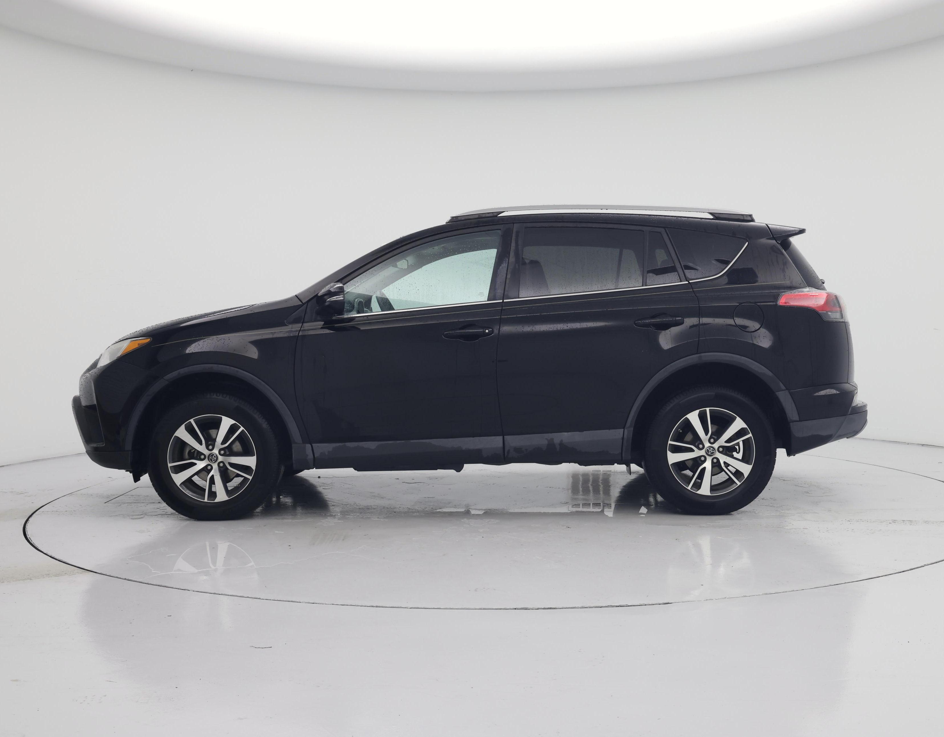 Thumbnail: 2018 Toyota RAV4 - 3