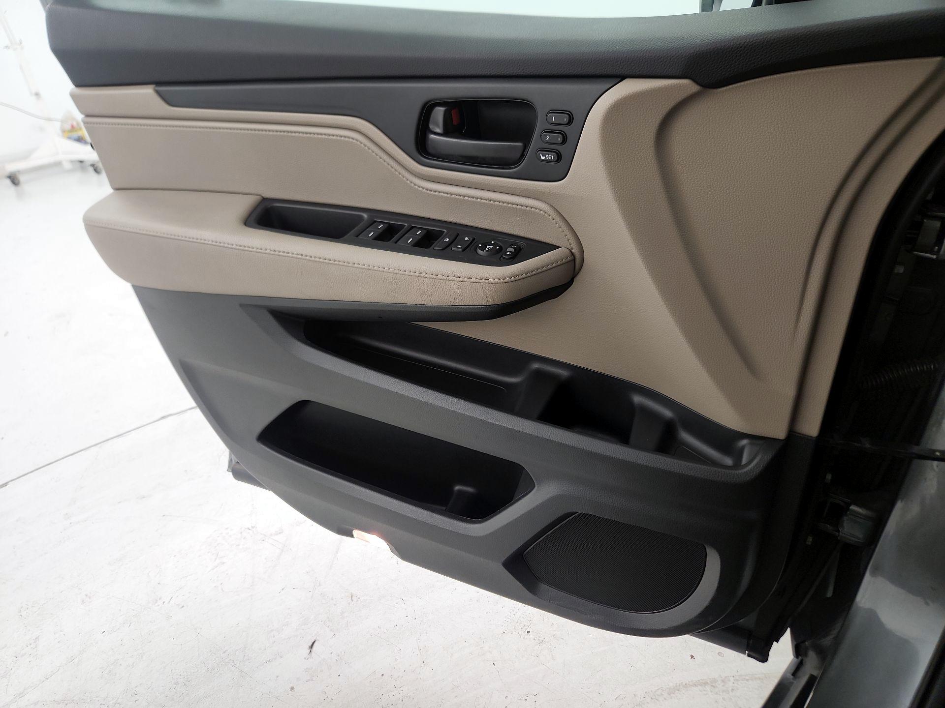 Thumbnail: 2018 Honda Odyssey - 12