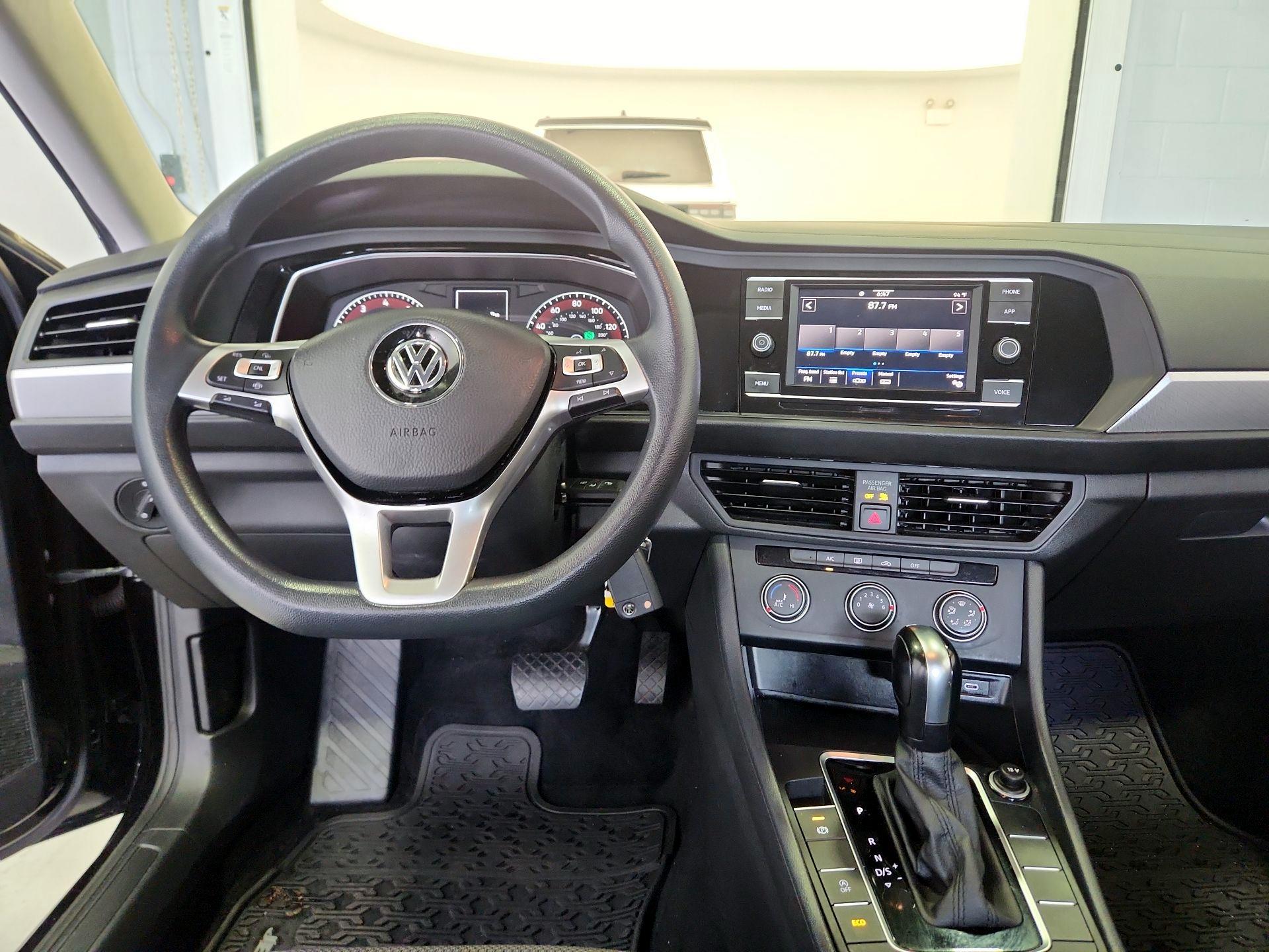 Thumbnail: 2020 Volkswagen Jetta - 9
