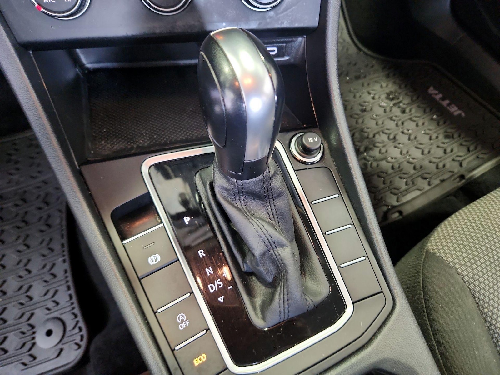 2020 Volkswagen Jetta SE - Photo 18