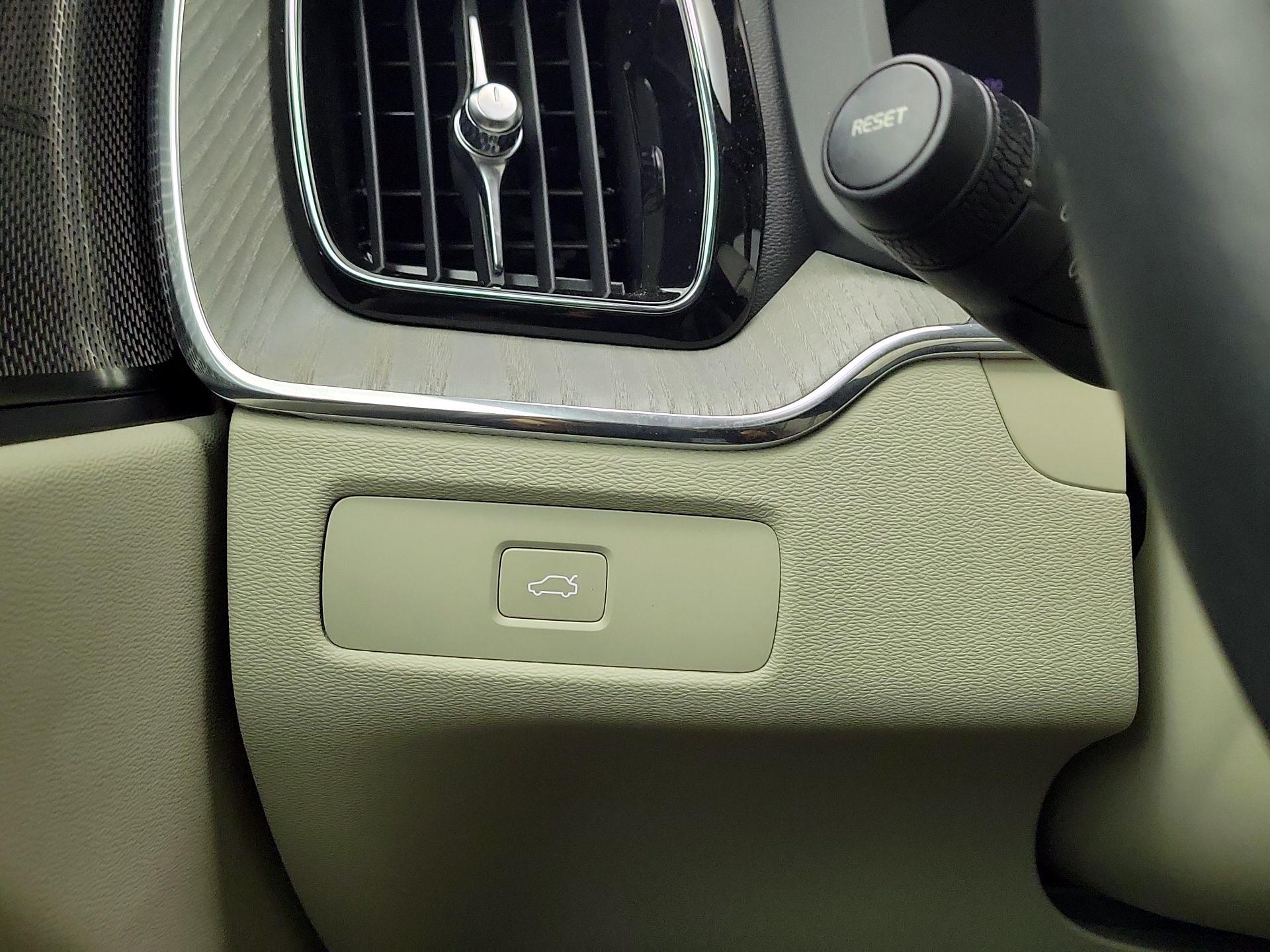 Thumbnail: 2024 Volvo XC60 - 13