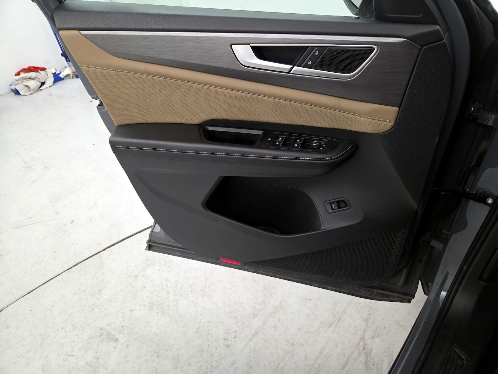 2024 Volkswagen Atlas Cross Sport SE w/Tech - Photo 13