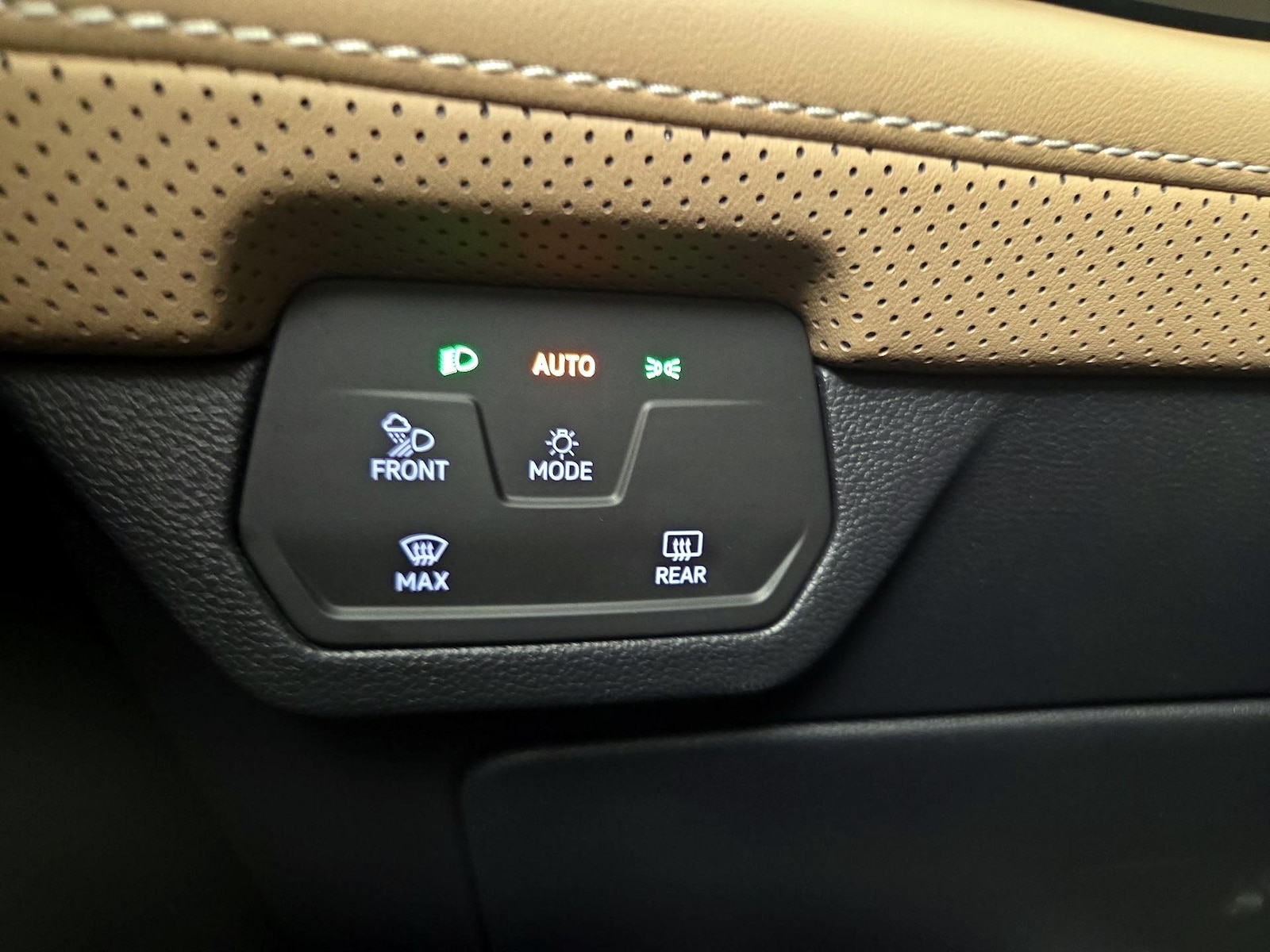 2024 Volkswagen Atlas Cross Sport SE w/Tech - Photo 14