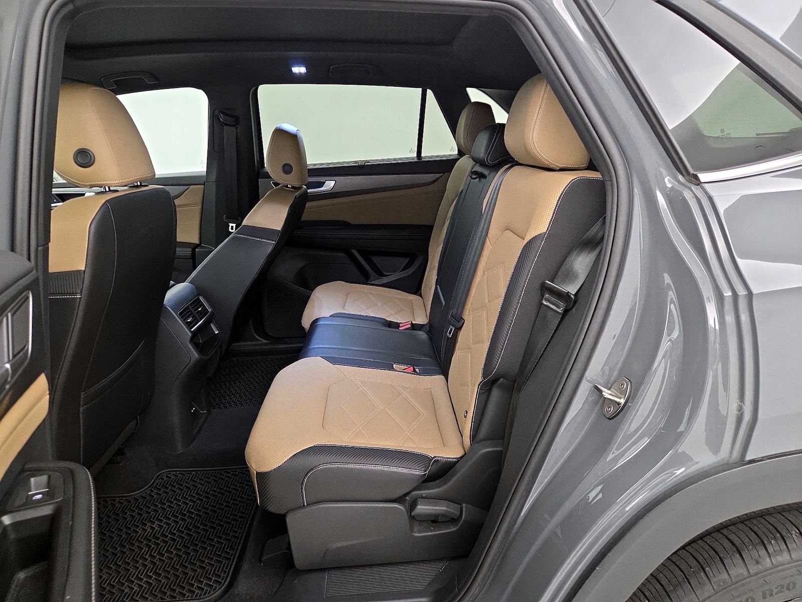 2024 Volkswagen Atlas Cross Sport SE w/Tech - Photo 21
