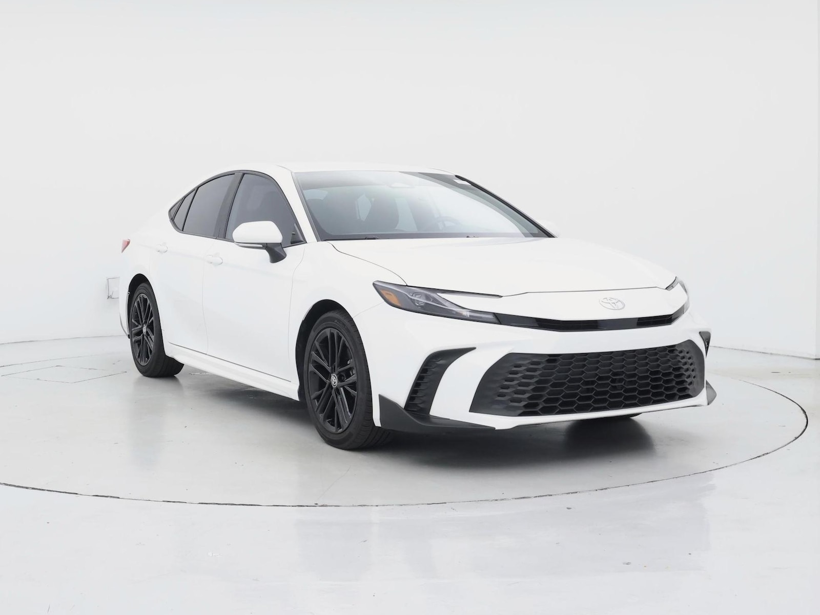 2025 Toyota Camry SE - Photo 2