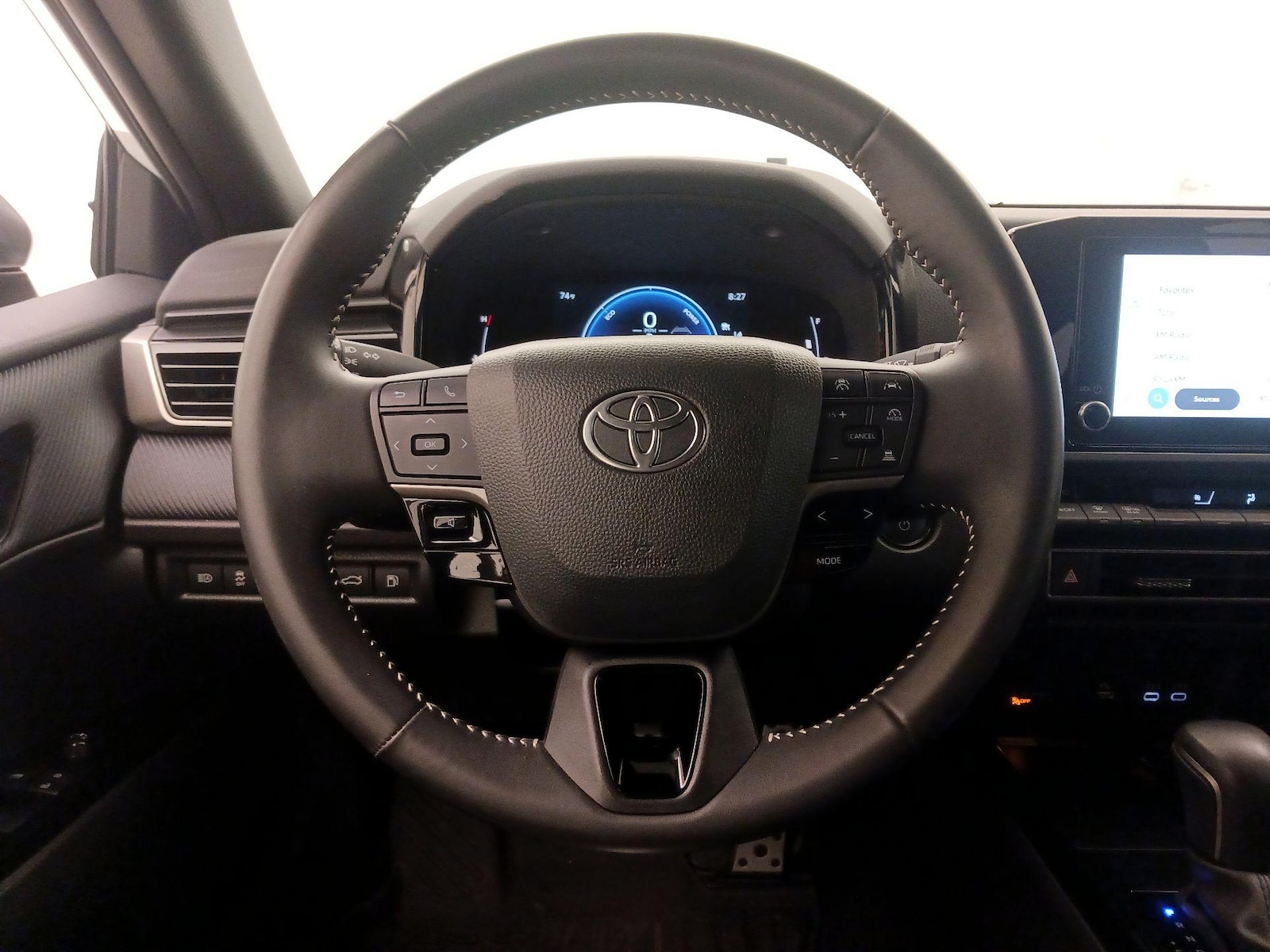 2025 Toyota Camry SE - Photo 11