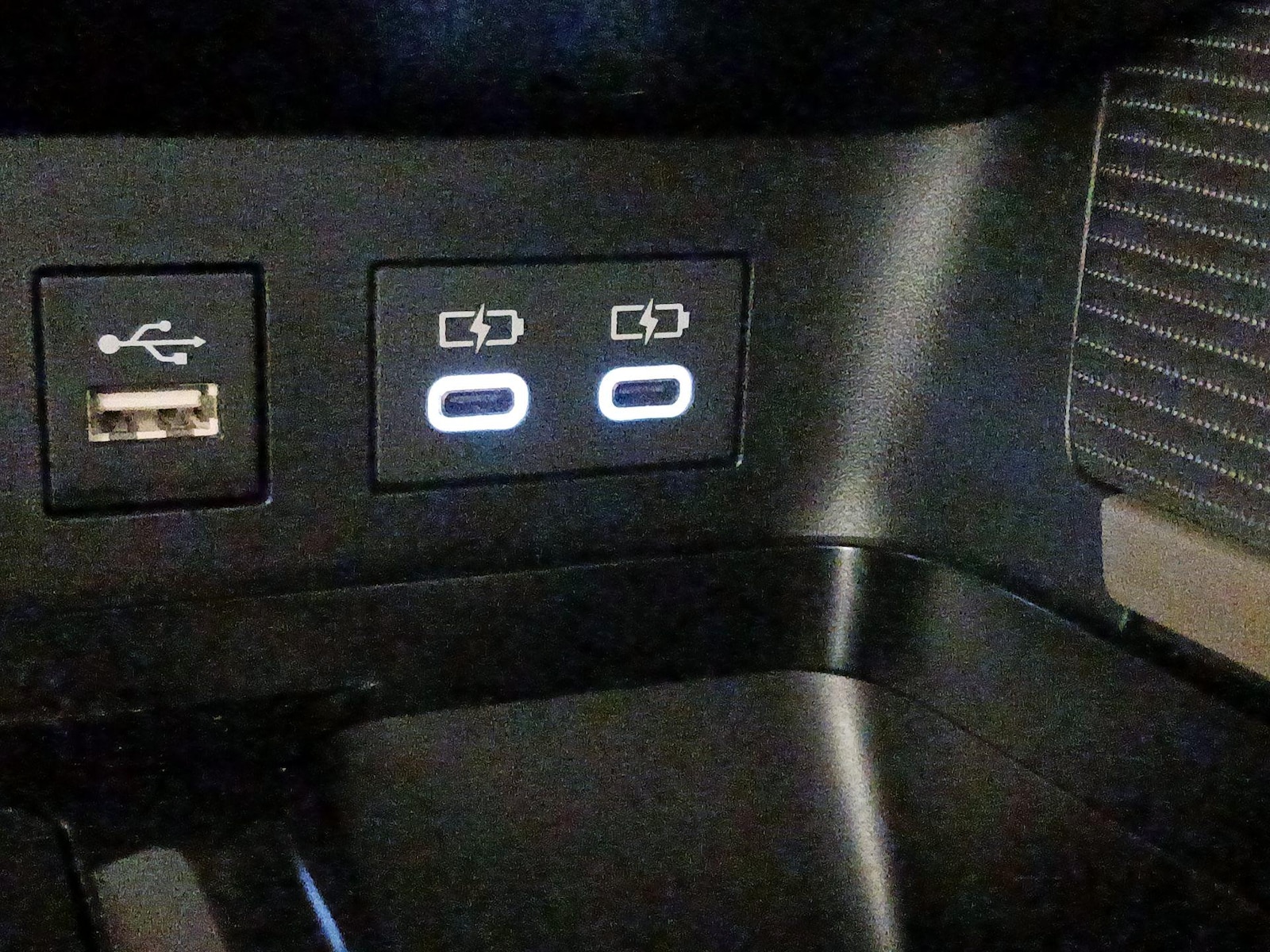 2025 Toyota Camry SE - Photo 19