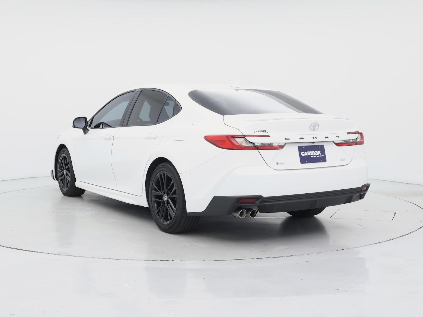 2025 Toyota Camry SE - Photo 3