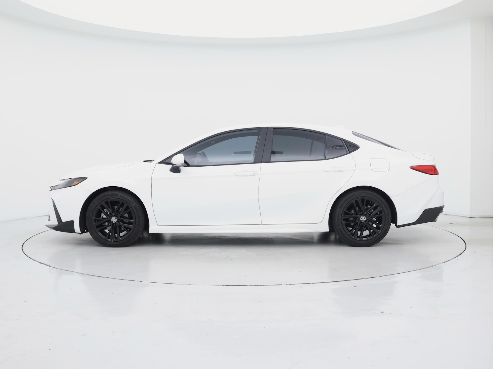 2025 Toyota Camry SE - Photo 4