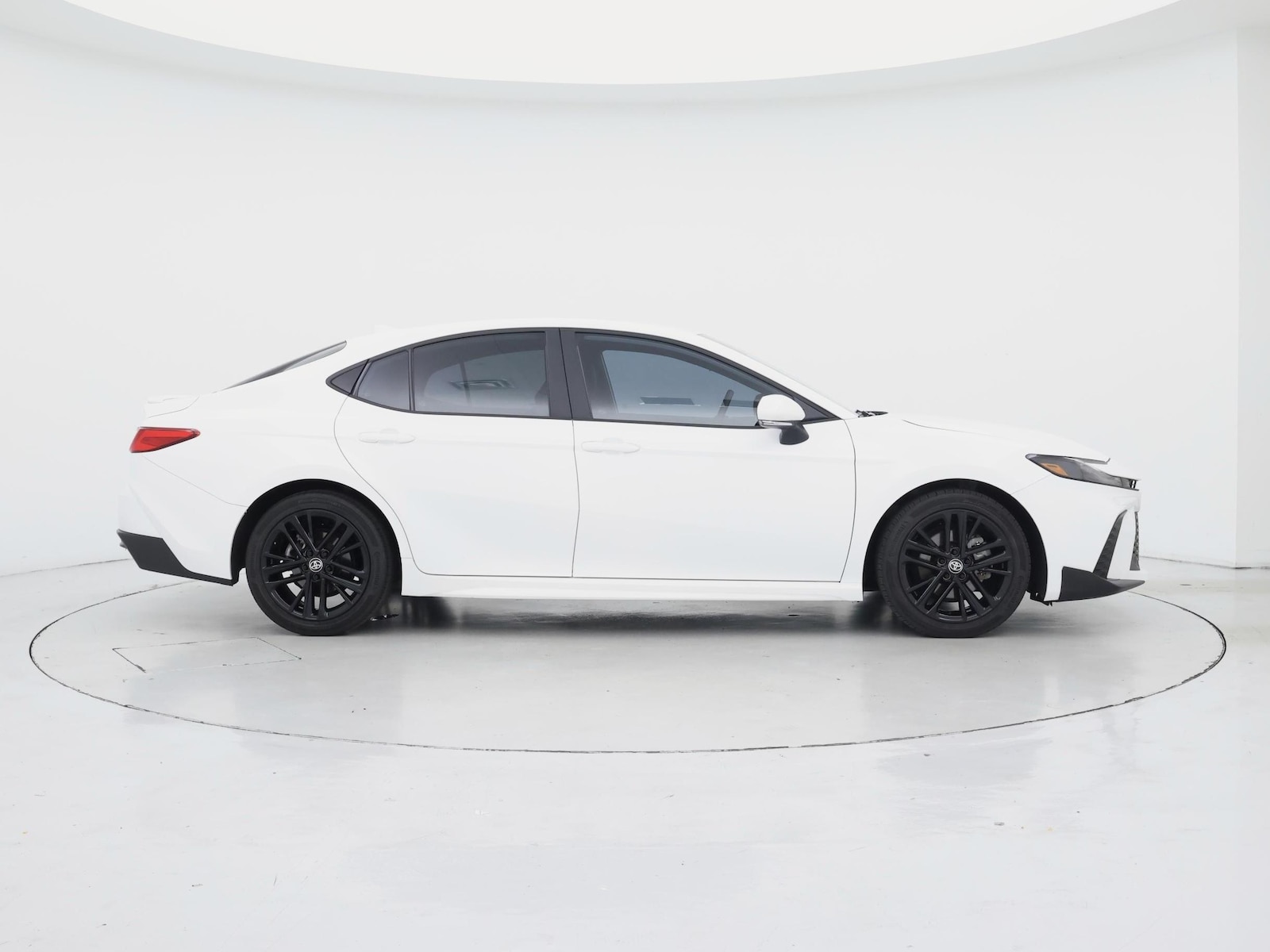 2025 Toyota Camry SE - Photo 8