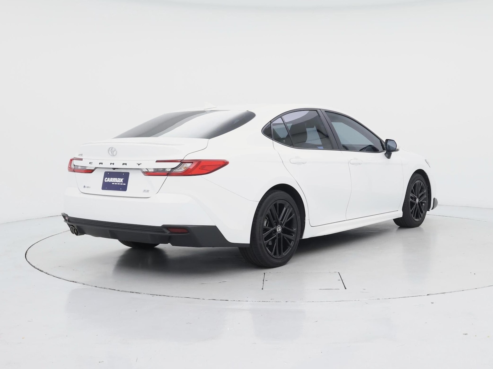 2025 Toyota Camry SE - Photo 9