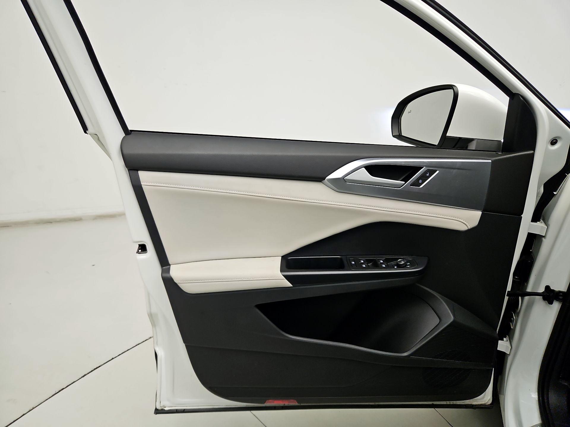 Thumbnail: 2025 Volkswagen Taos - 12
