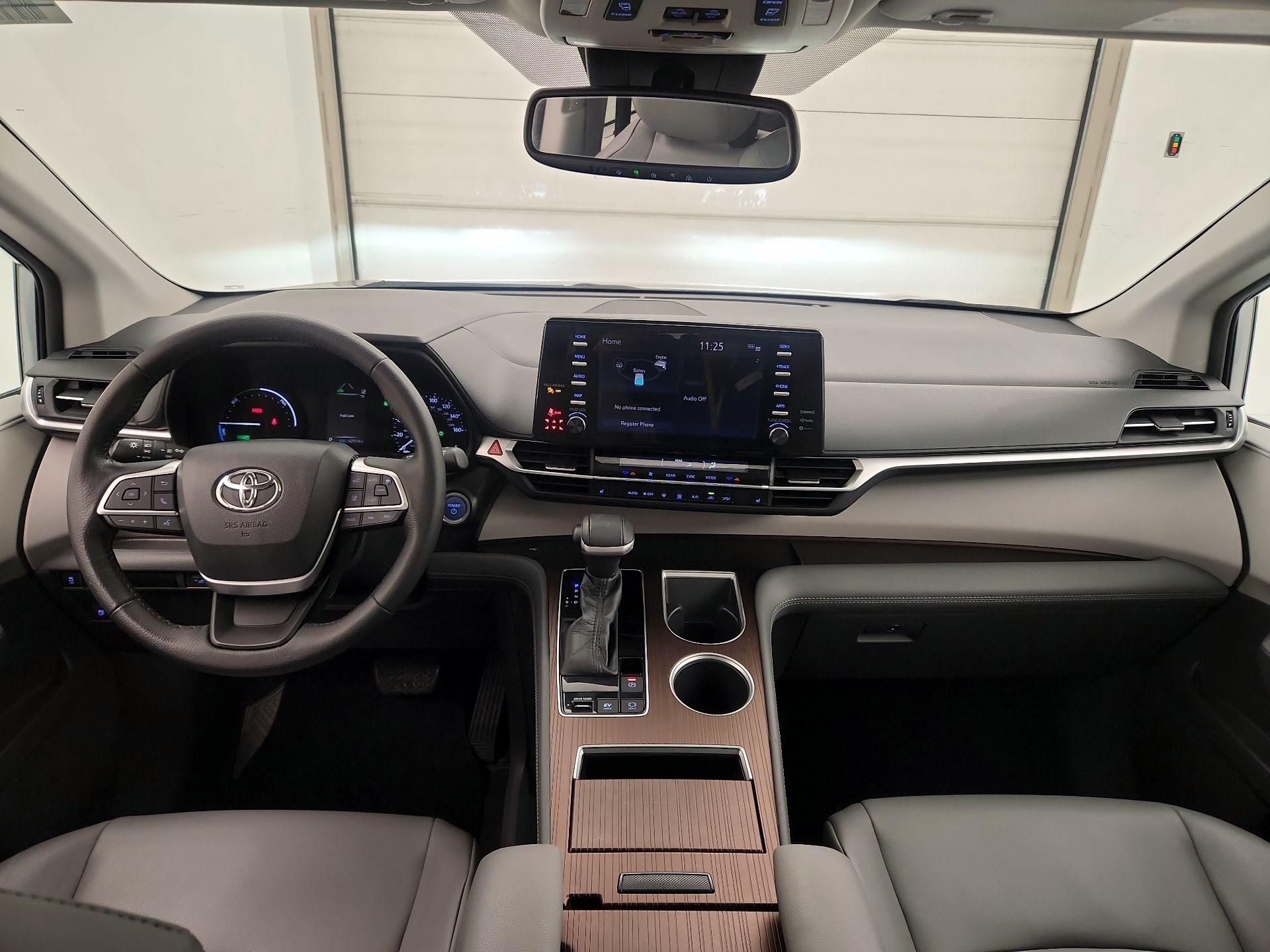 Thumbnail: 2021 Toyota Sienna - 9