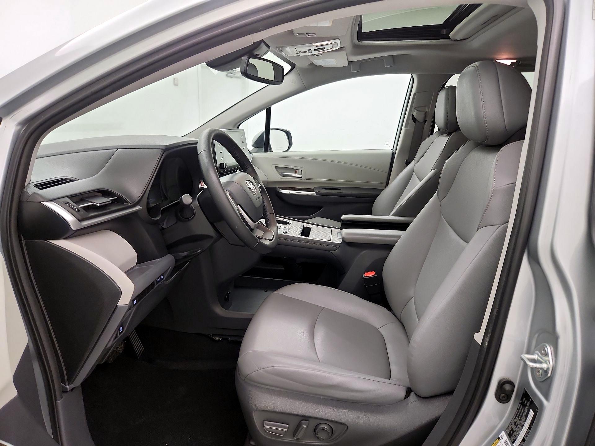 Thumbnail: 2021 Toyota Sienna - 11