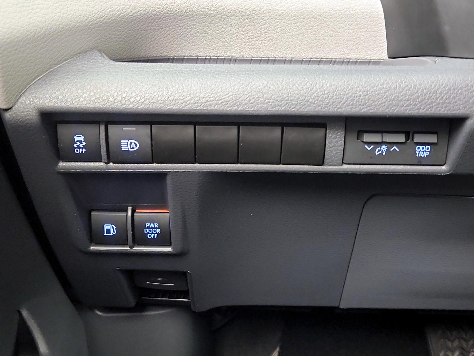 Thumbnail: 2021 Toyota Sienna - 13