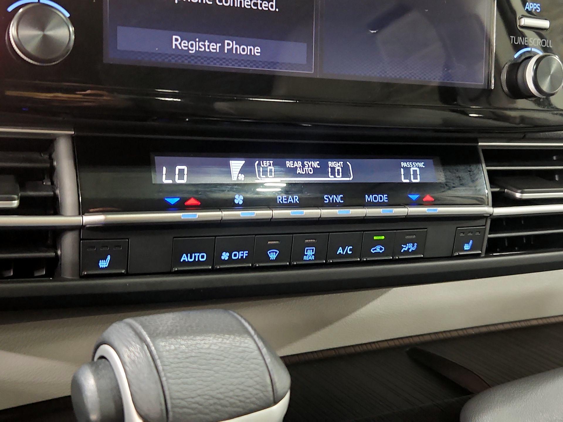 Thumbnail: 2021 Toyota Sienna - 16