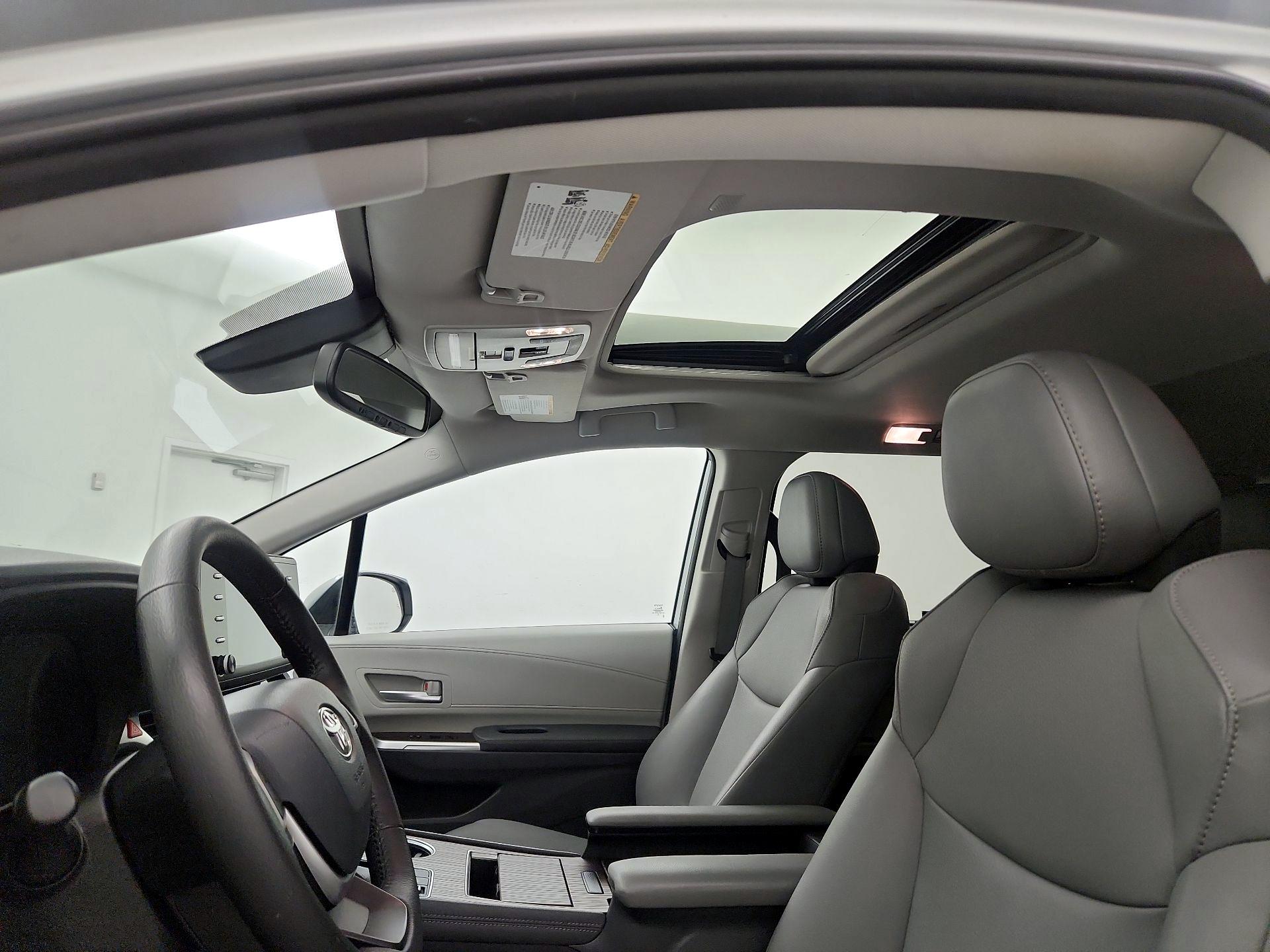 Thumbnail: 2021 Toyota Sienna - 18