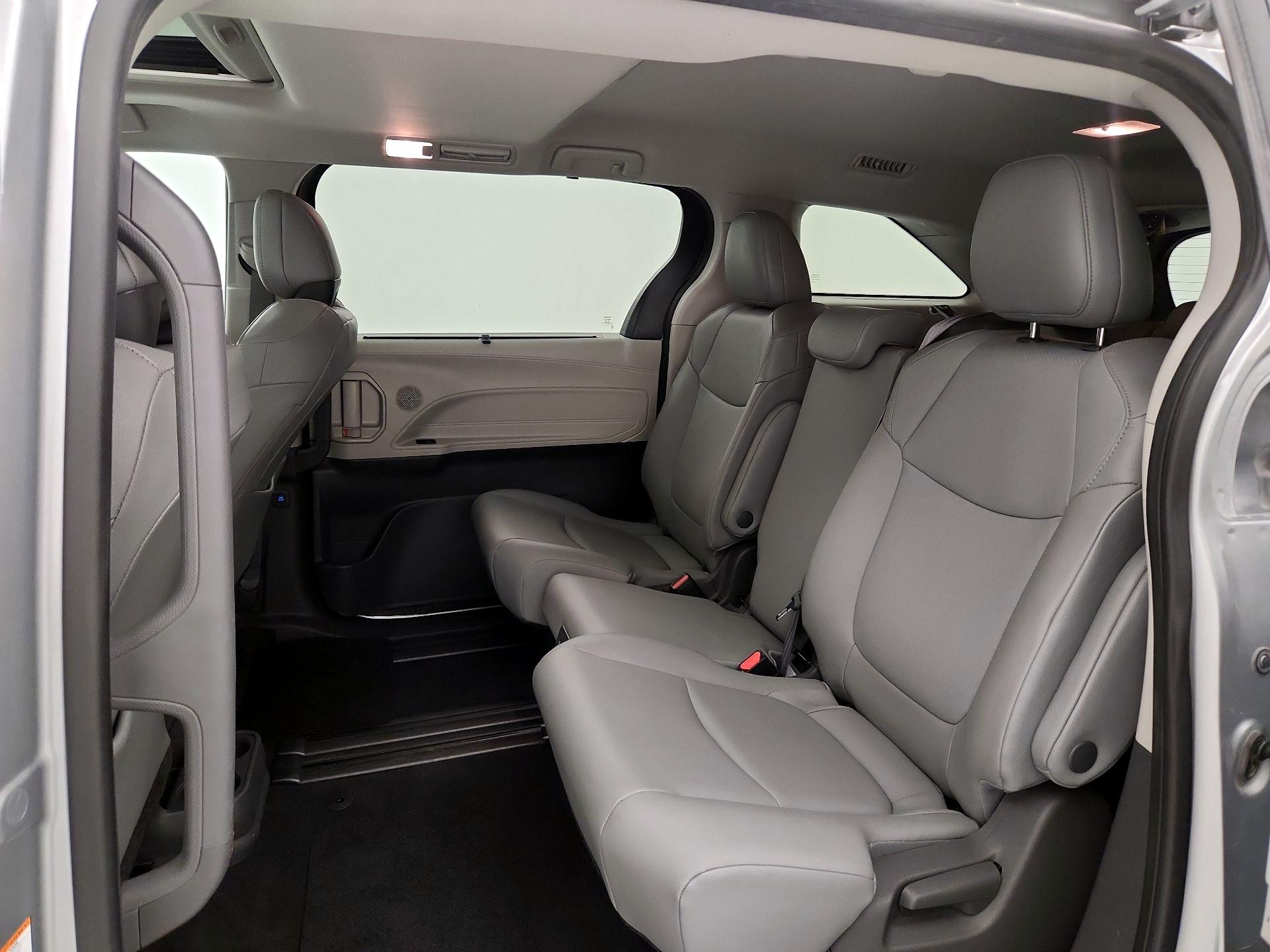 Thumbnail: 2021 Toyota Sienna - 19