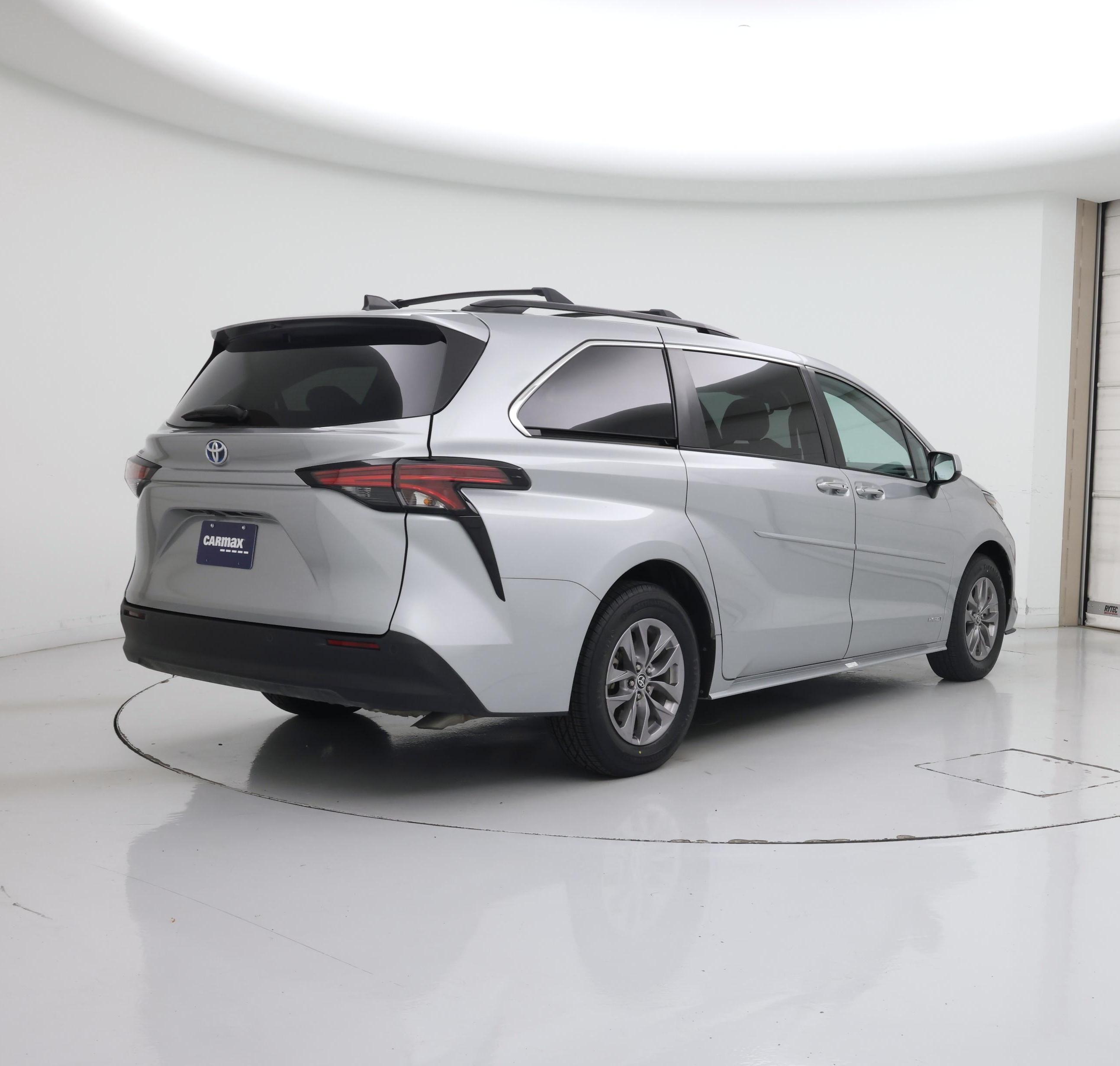 Thumbnail: 2021 Toyota Sienna - 8