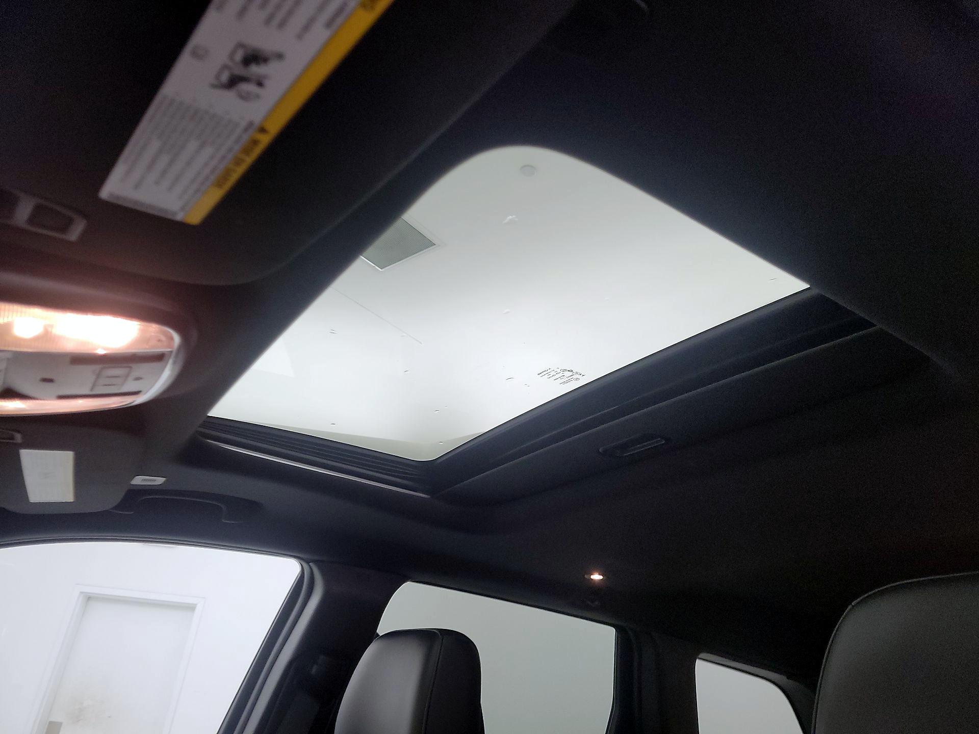 Thumbnail: 2020 Jeep Grand Cherokee - 20