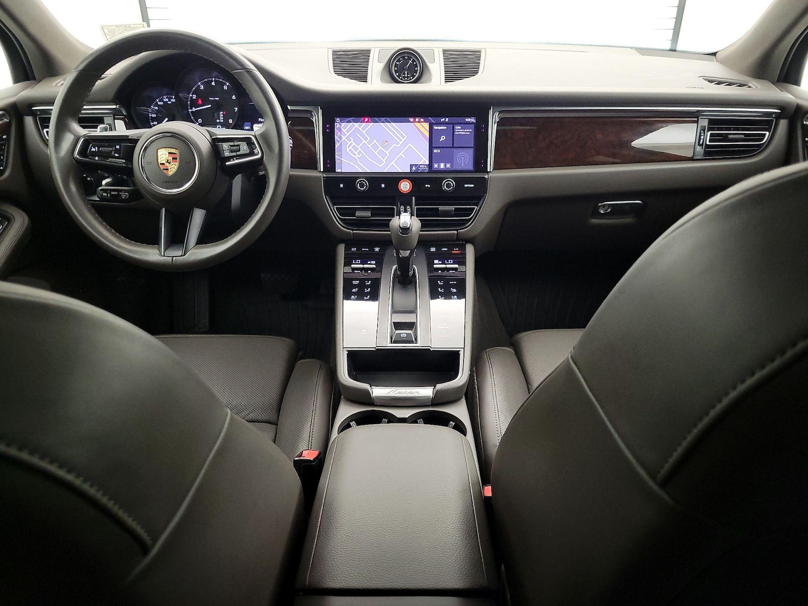 2024 Porsche Macan T - Photo 10