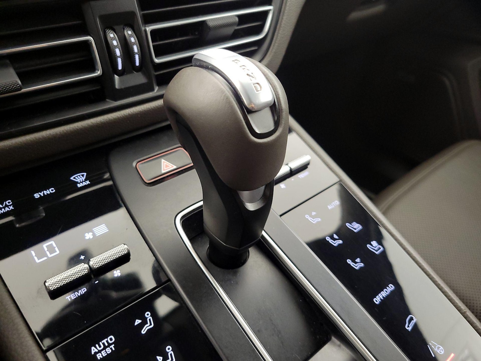 2024 Porsche Macan T - Photo 19
