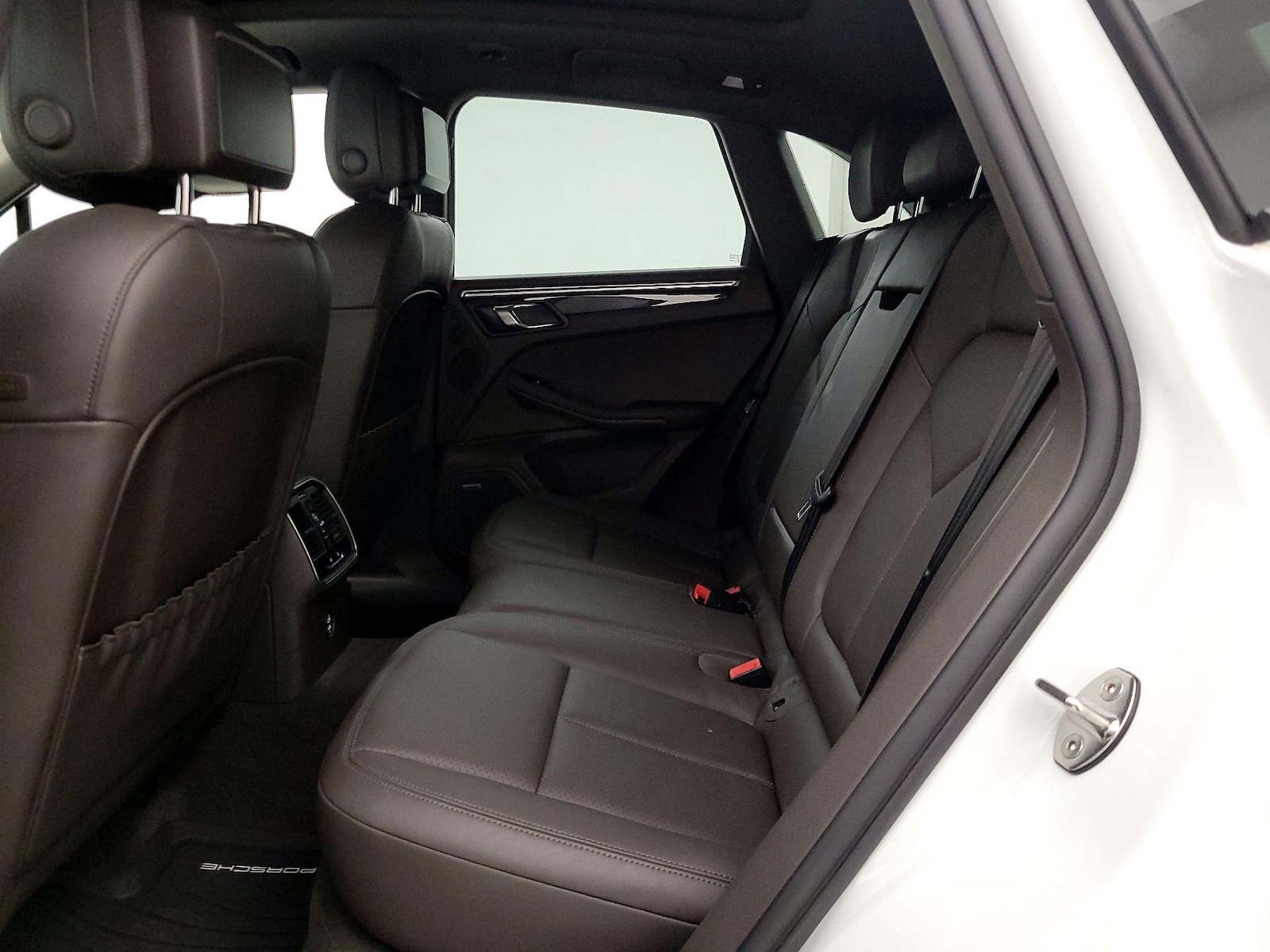2024 Porsche Macan T - Photo 21