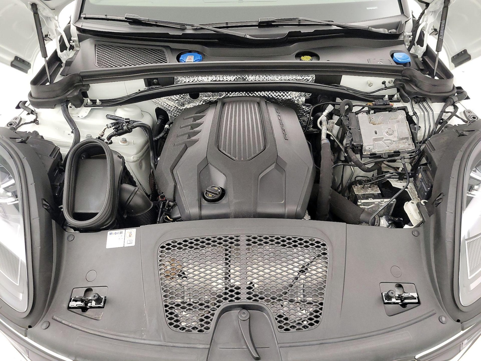 2024 Porsche Macan T - Photo 23