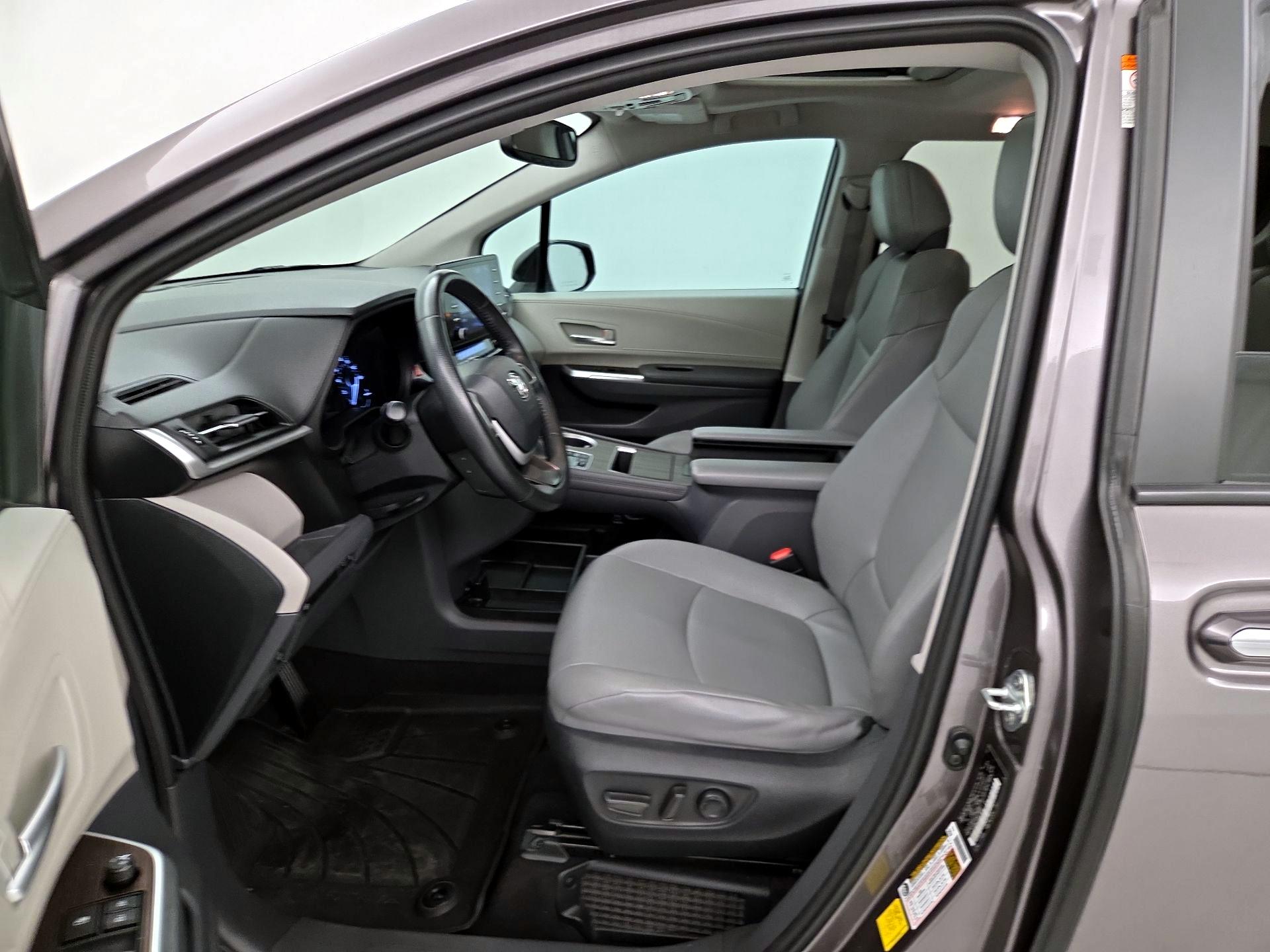Thumbnail: 2023 Toyota Sienna - 11
