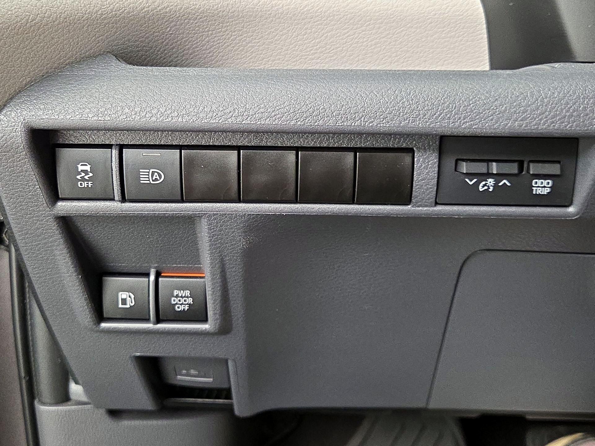 Thumbnail: 2023 Toyota Sienna - 13