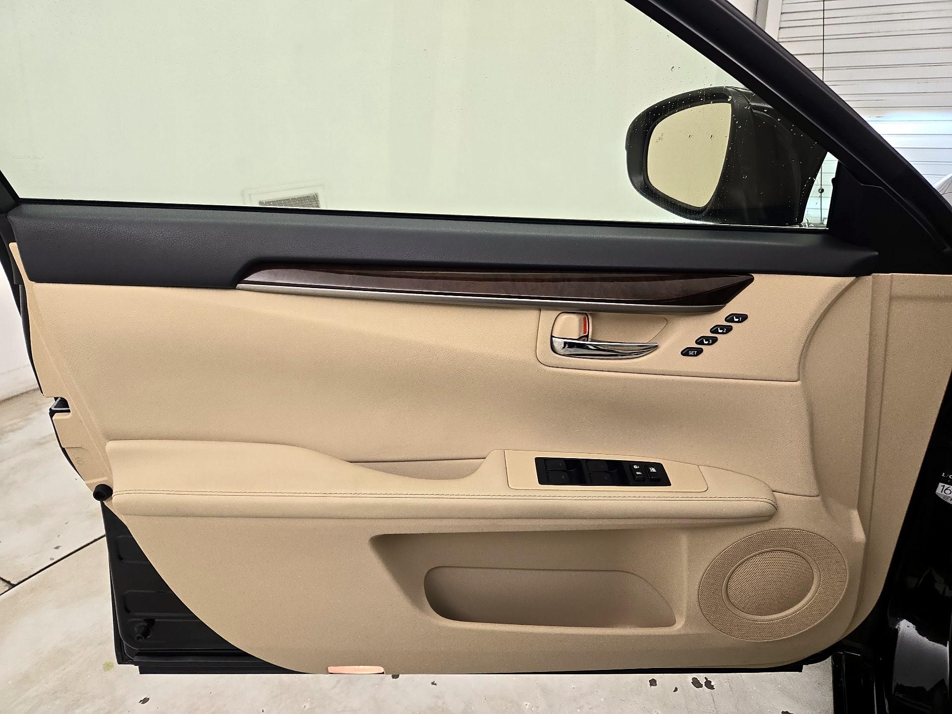 Thumbnail: 2015 Lexus ES - 12