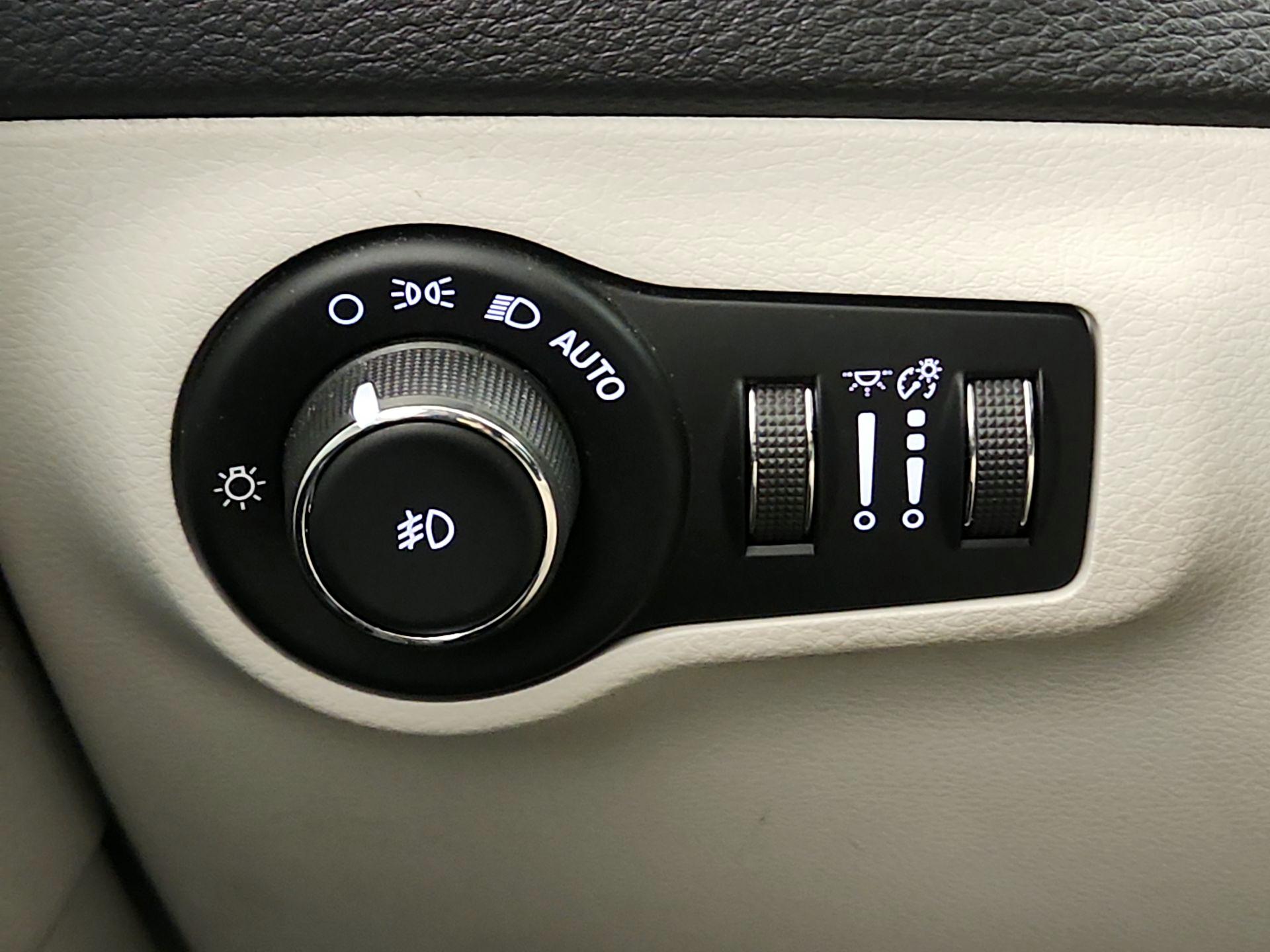 Thumbnail: 2018 Jeep Compass - 13