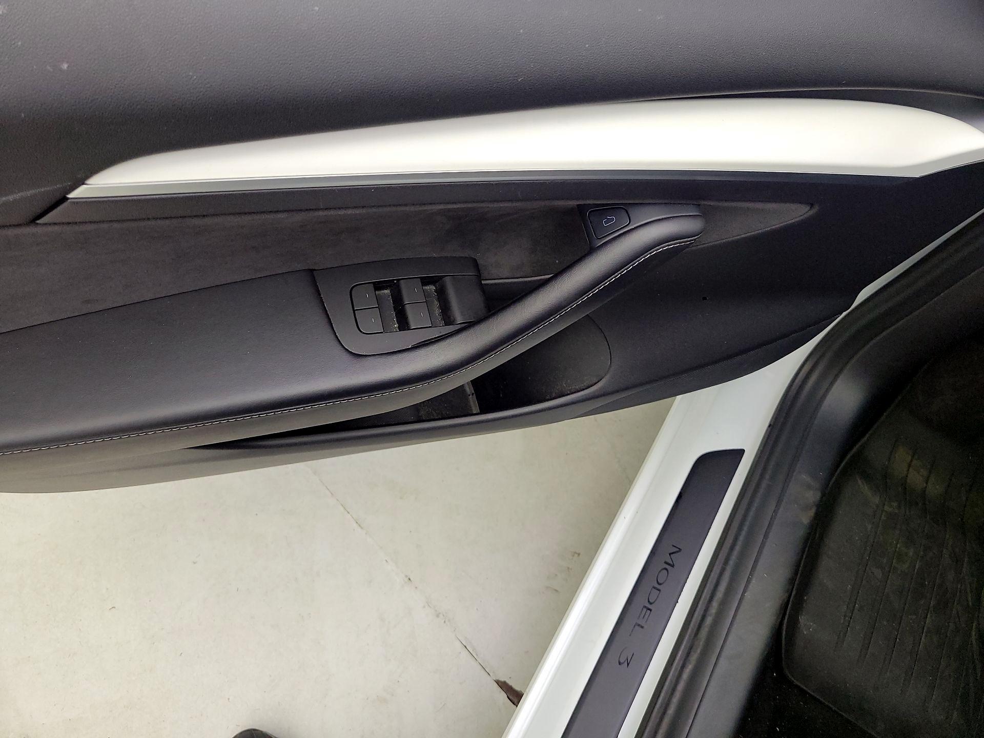 Thumbnail: 2021 Tesla Model 3 - 12
