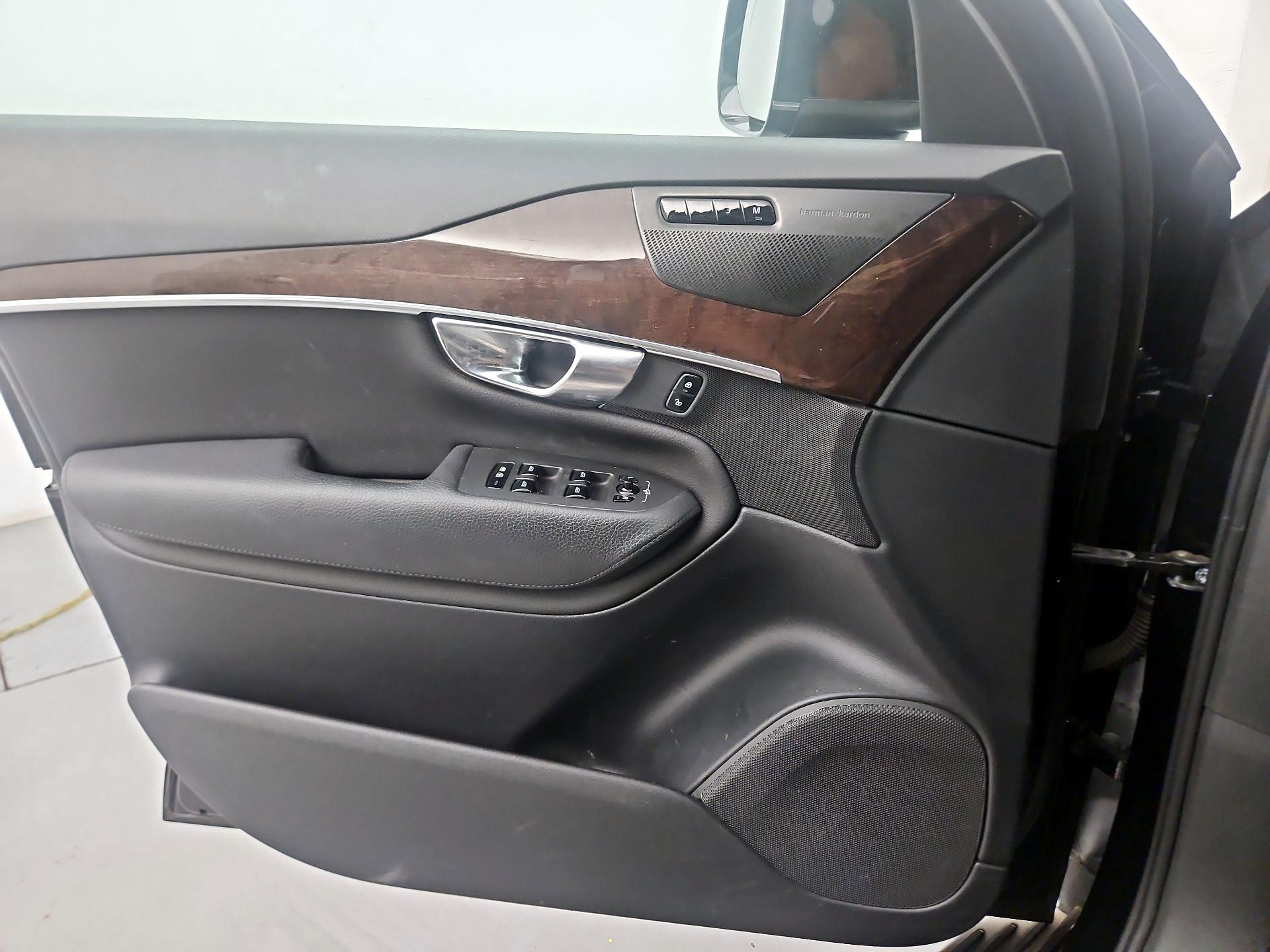Thumbnail: 2019 Volvo XC90 - 10