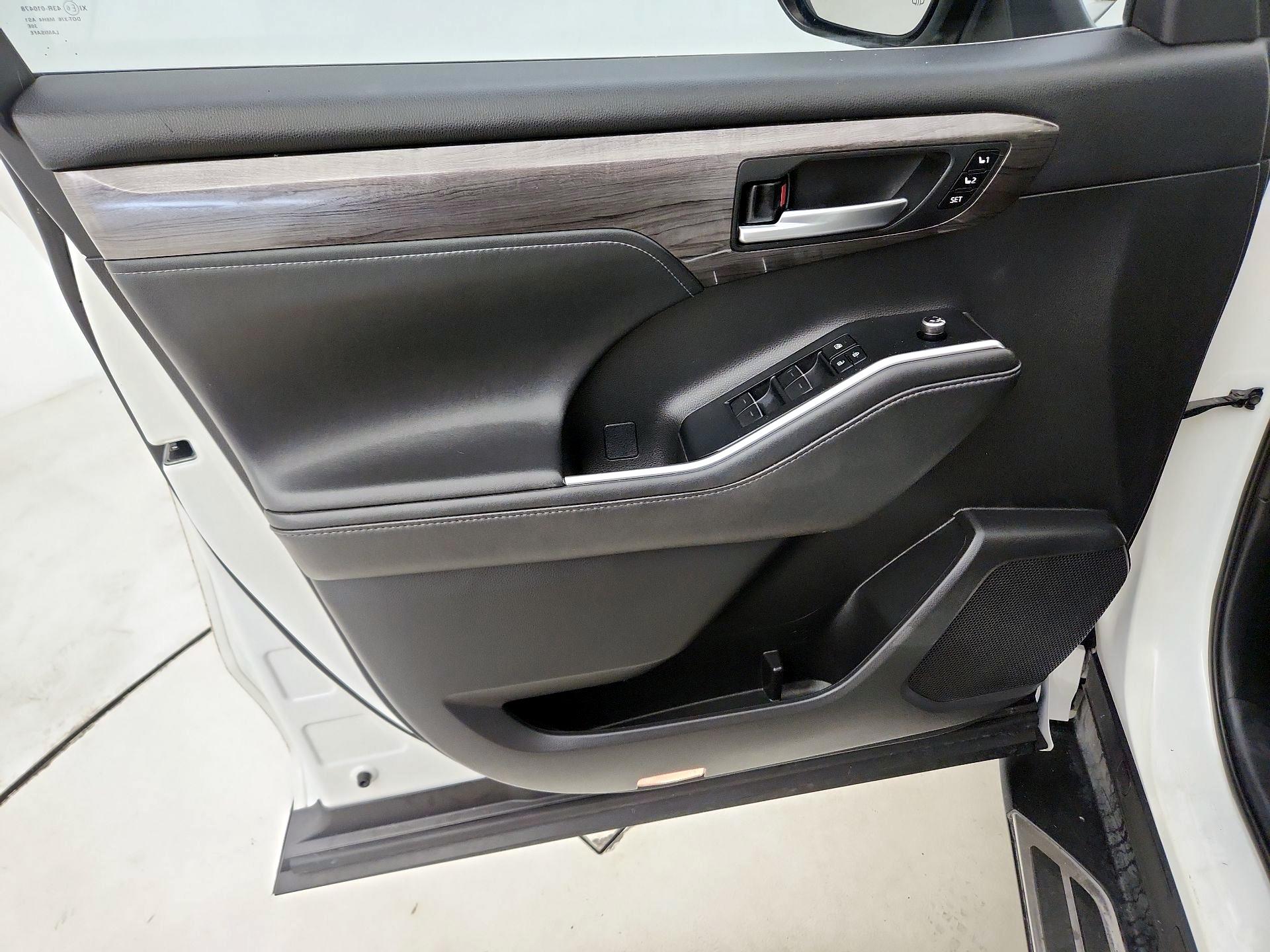 Thumbnail: 2021 Toyota Highlander - 12