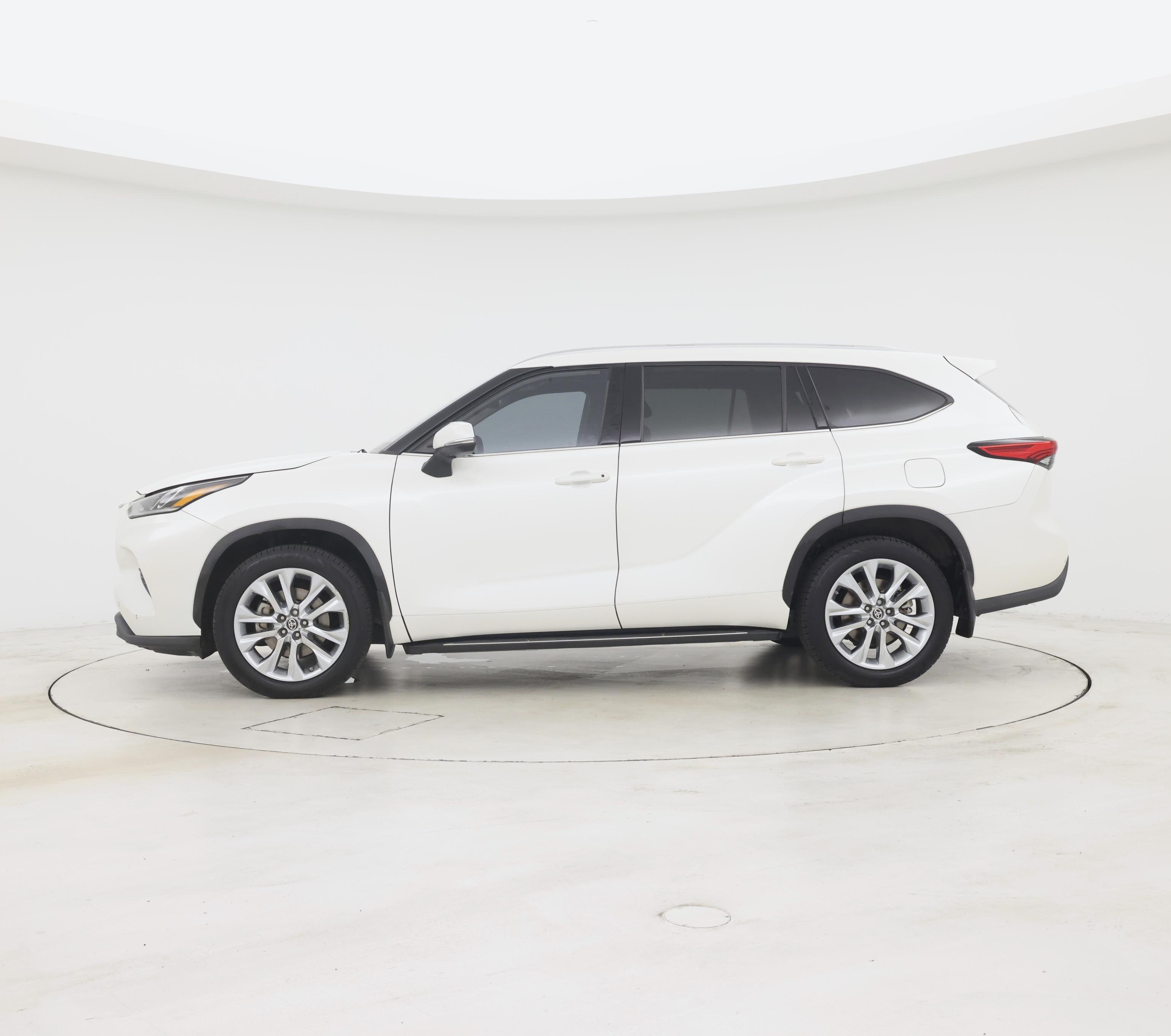 Thumbnail: 2021 Toyota Highlander - 3