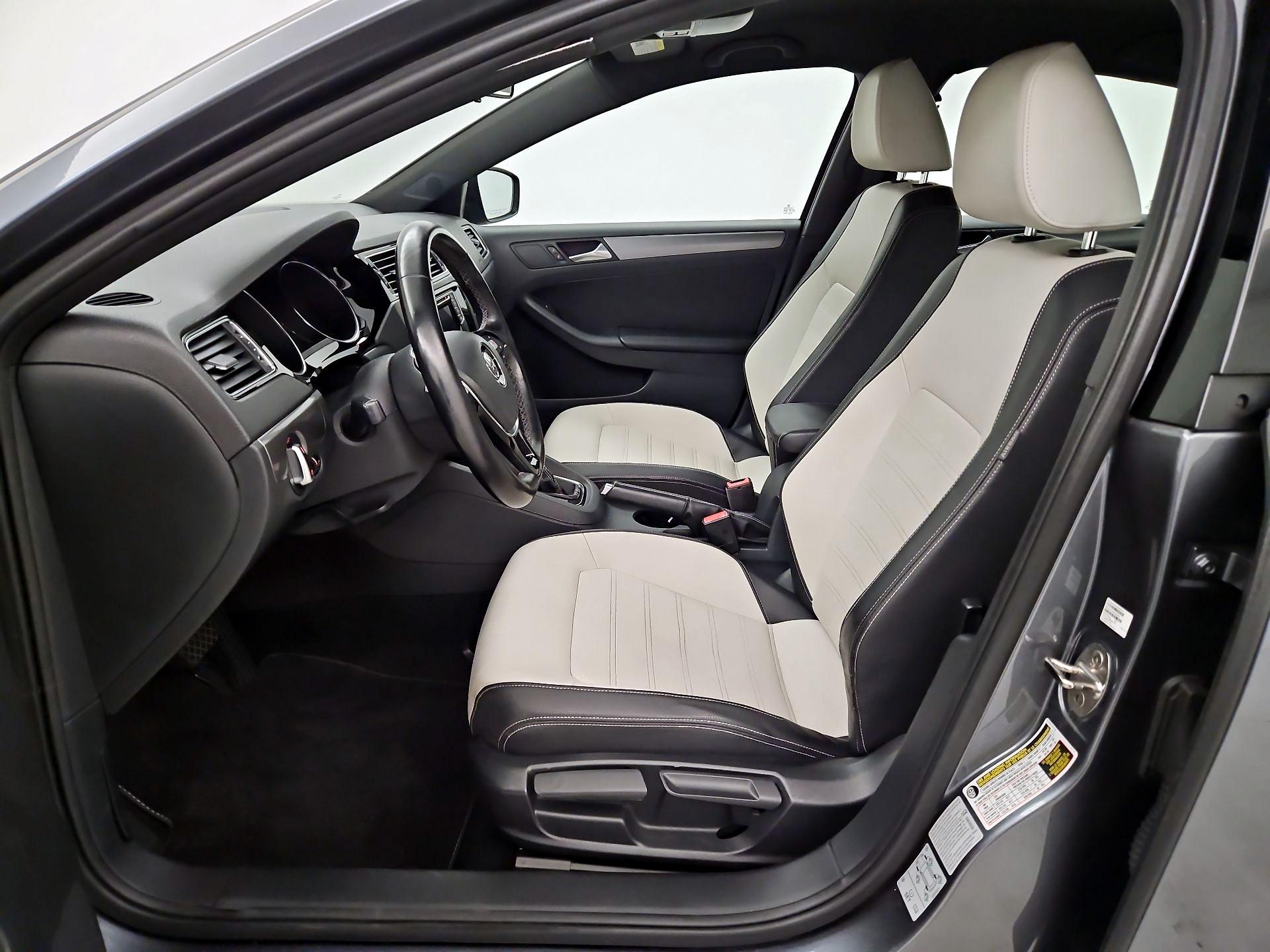 Thumbnail: 2016 Volkswagen Jetta - 11
