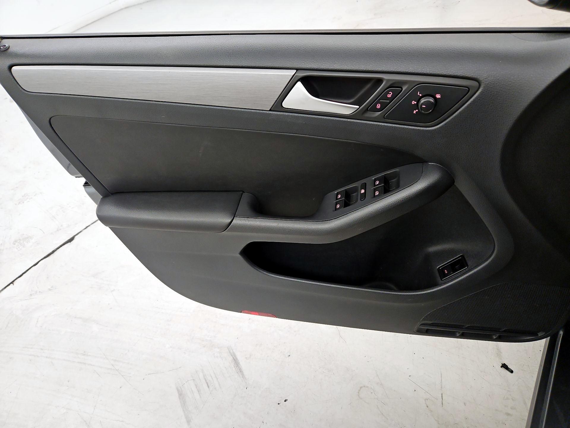 Thumbnail: 2016 Volkswagen Jetta - 12