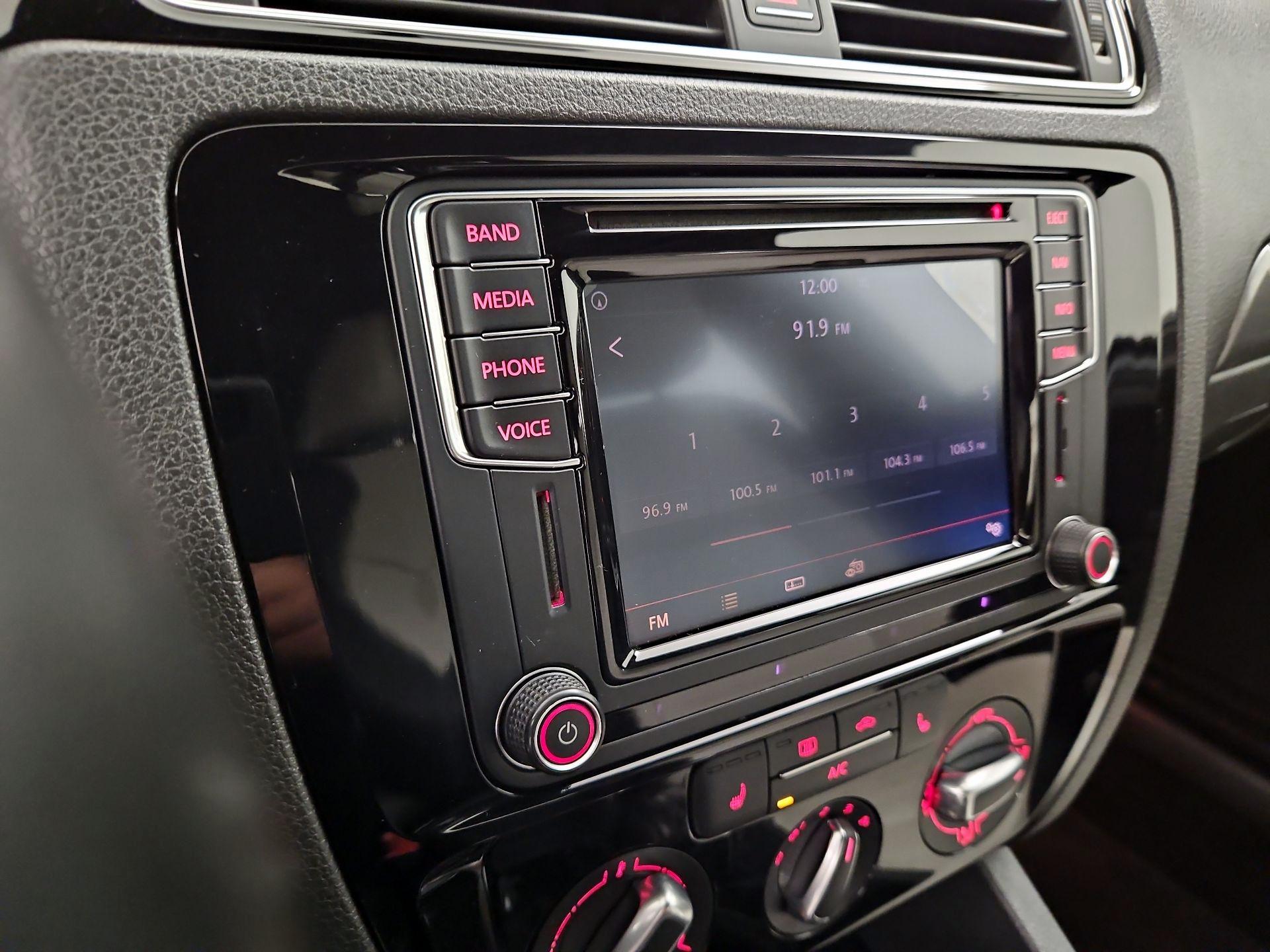 Thumbnail: 2016 Volkswagen Jetta - 16