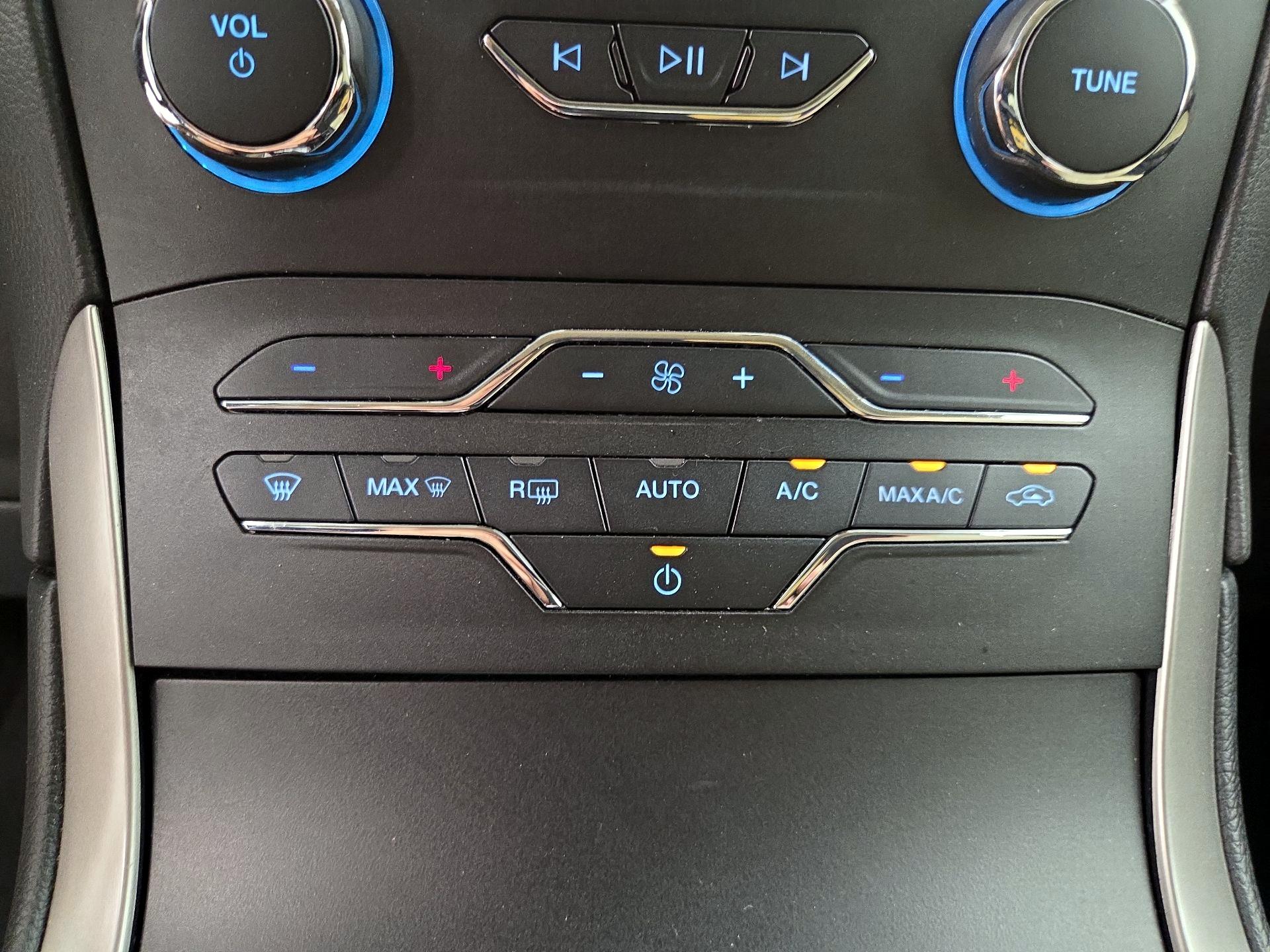 Thumbnail: 2019 Ford Edge - 16