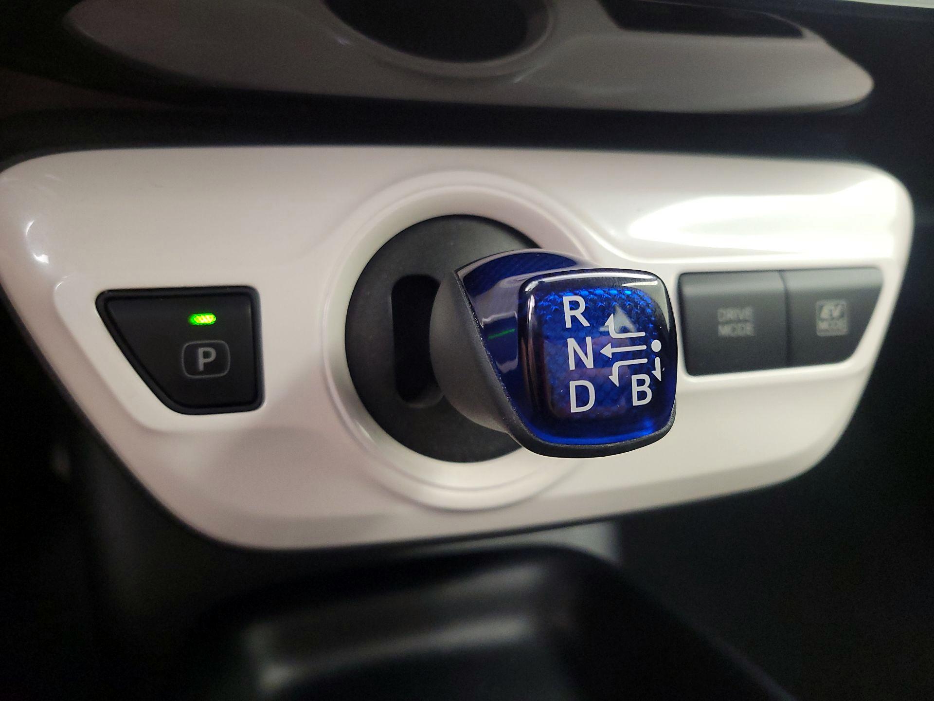 Thumbnail: 2018 Toyota Prius - 17