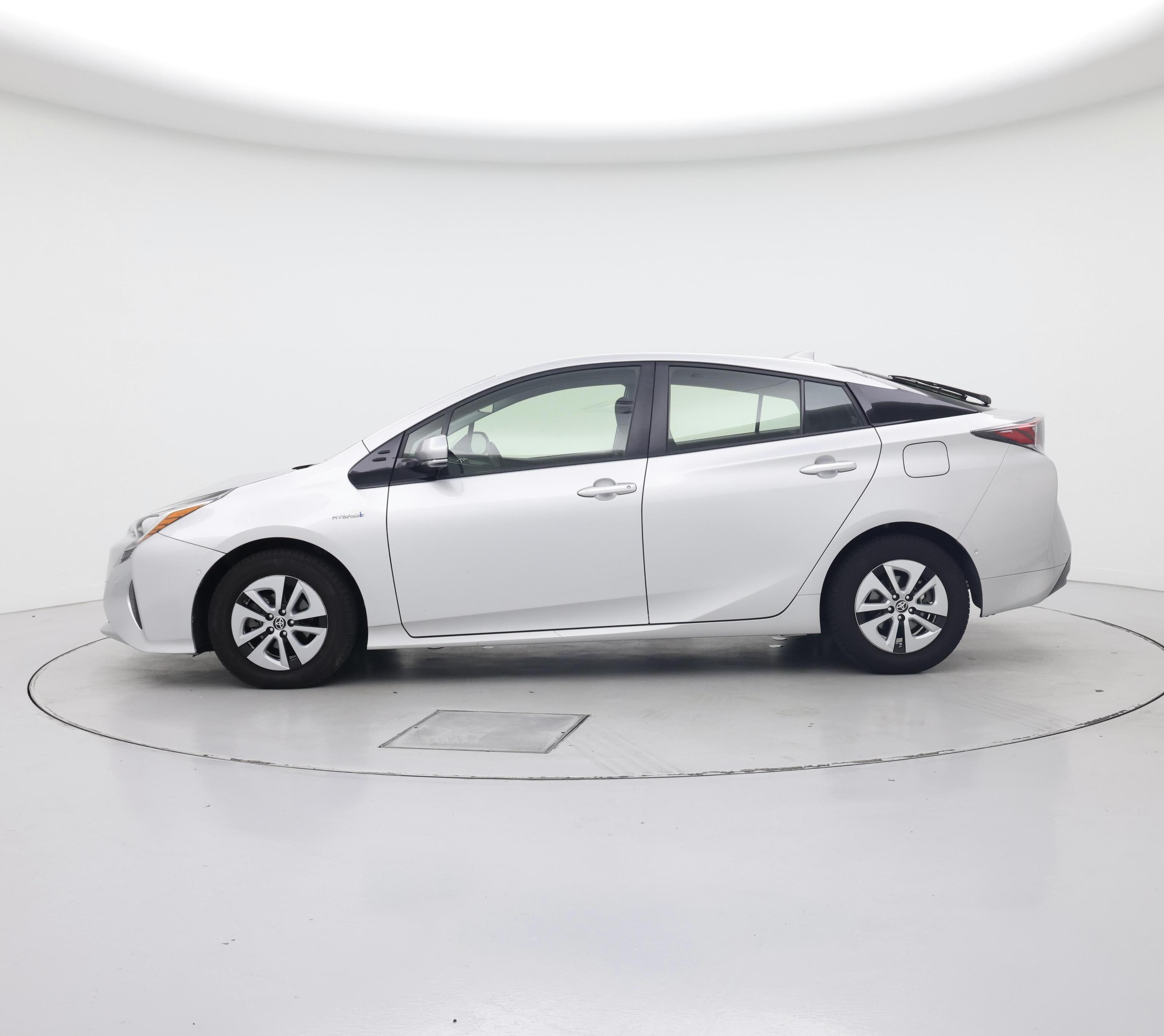 Thumbnail: 2018 Toyota Prius - 3