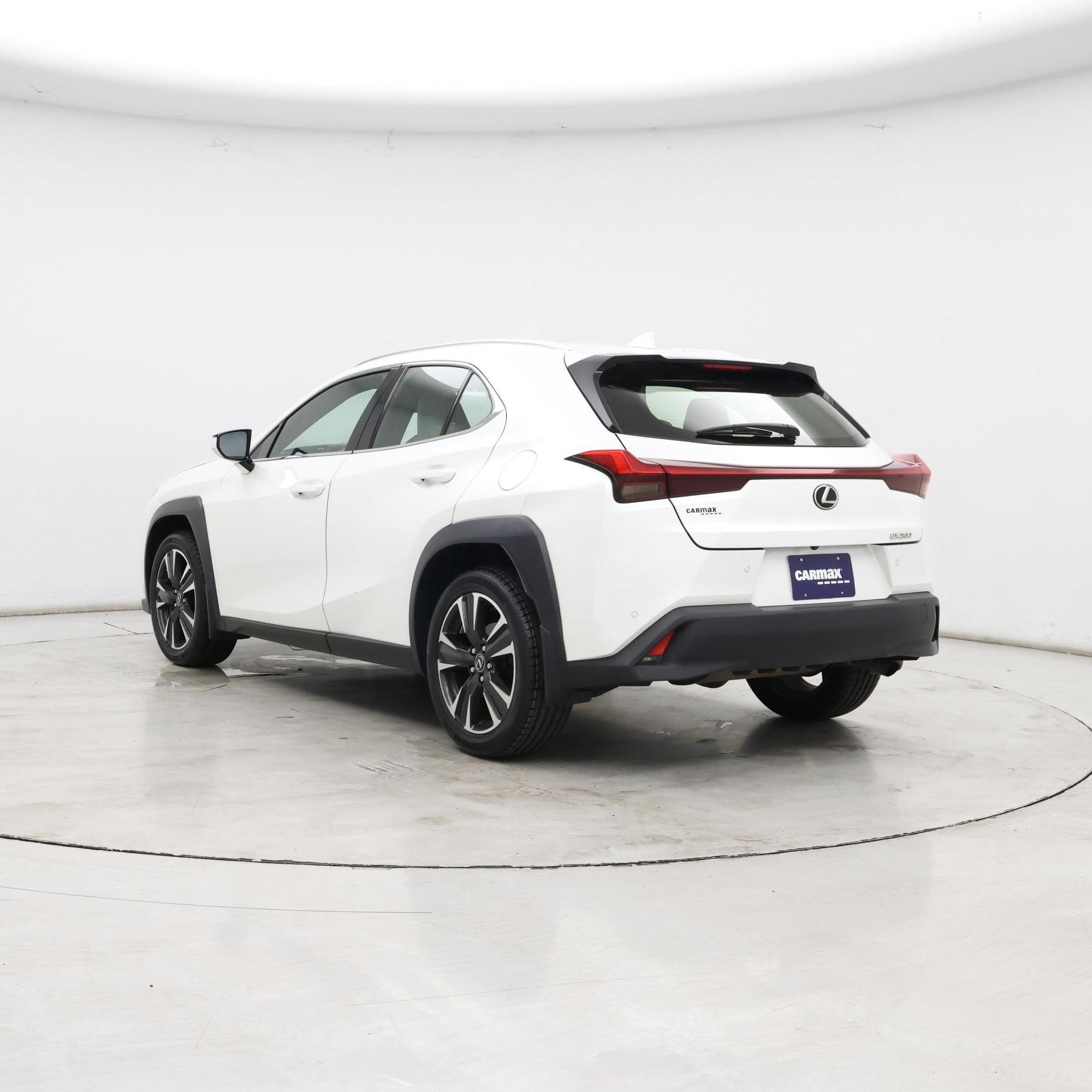 Thumbnail: 2021 Lexus UX - 2