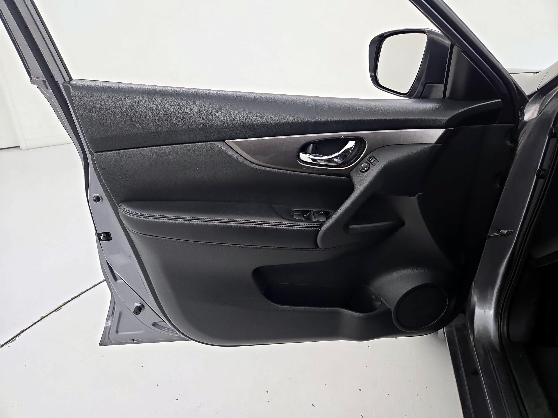 Thumbnail: 2015 Nissan Rogue - 12