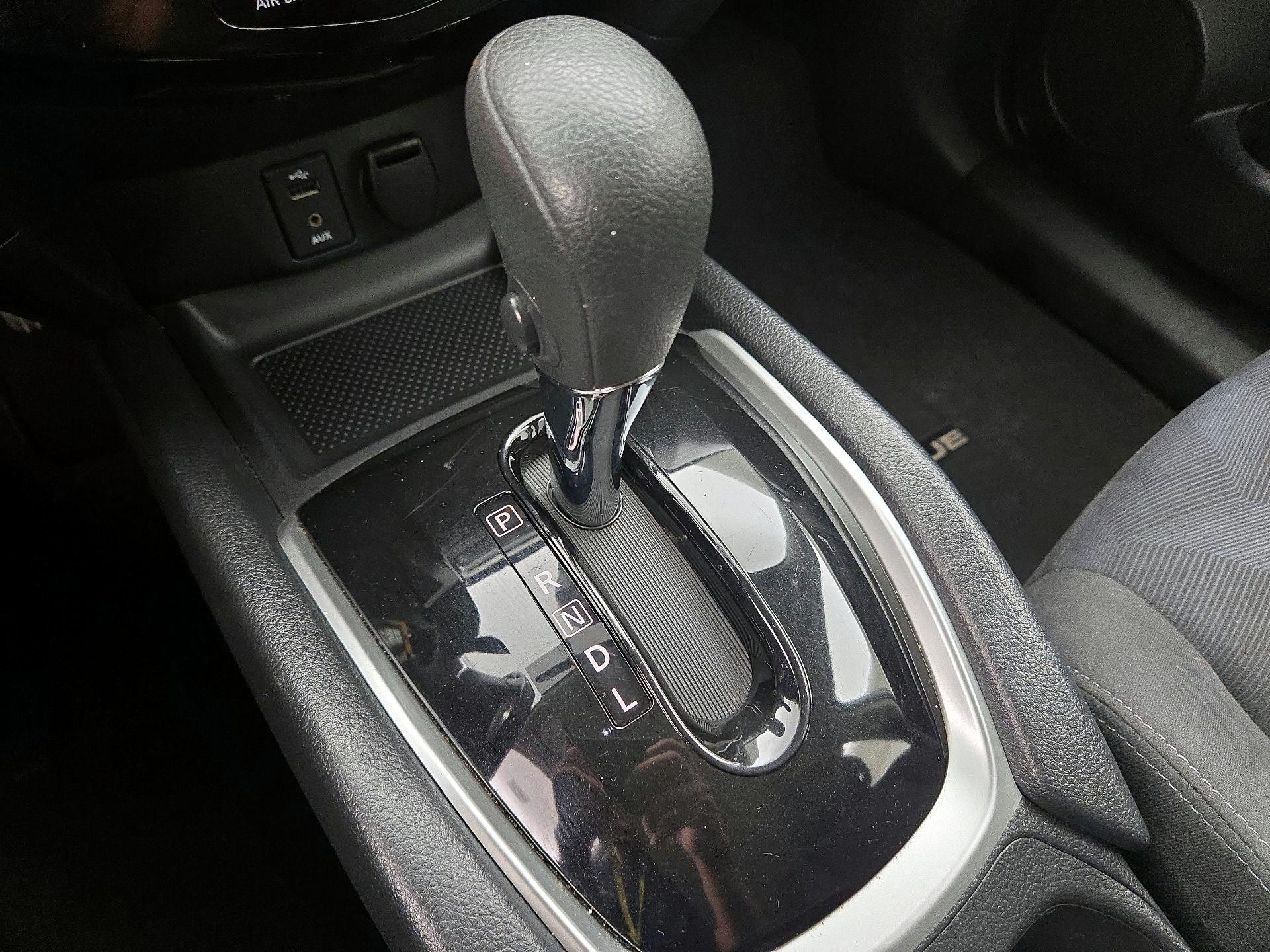 Thumbnail: 2015 Nissan Rogue - 17